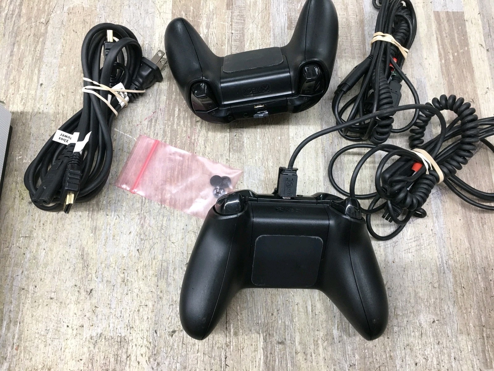 Microsoft Xbox one Gaming Console 1681 1 TB w/ two controller and cable