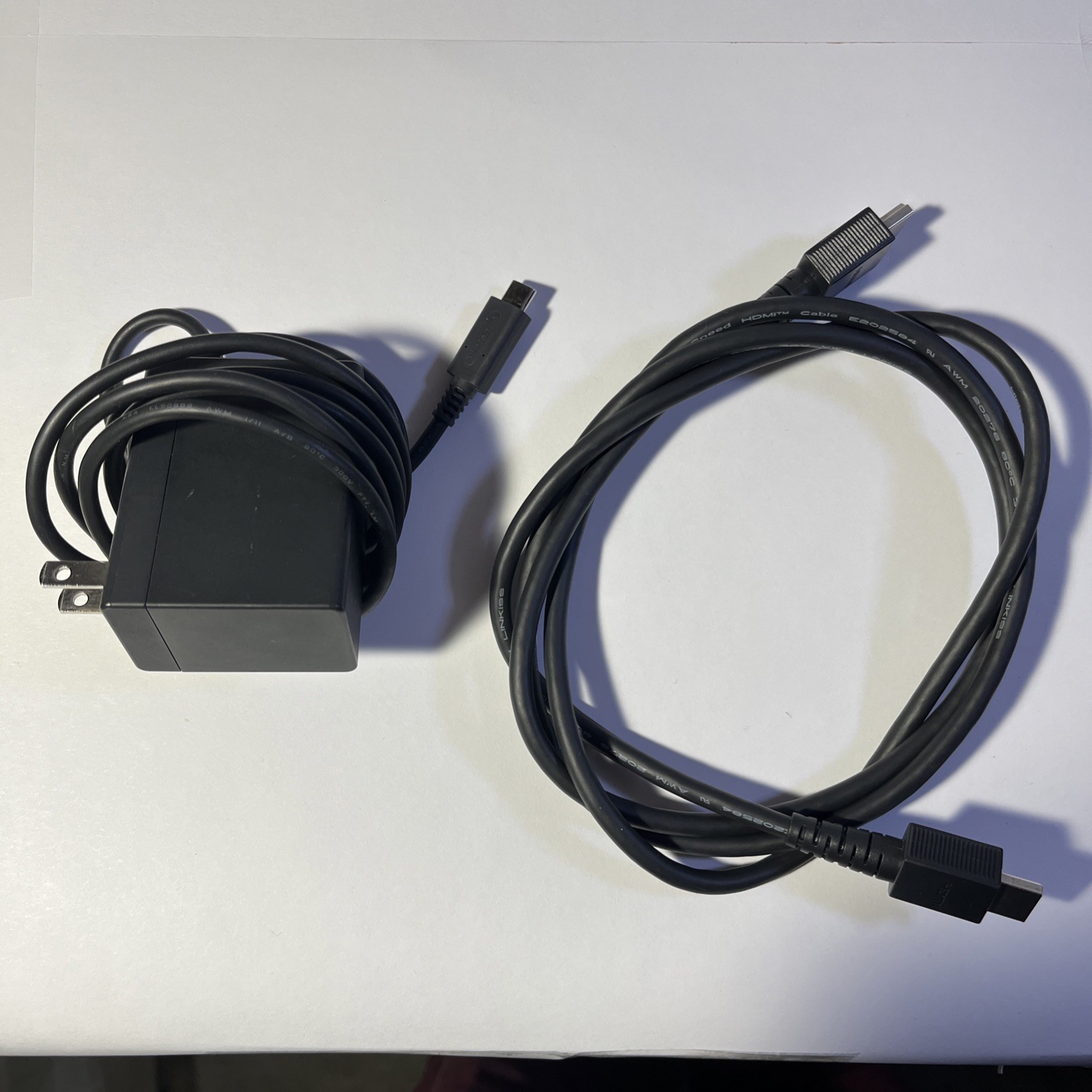 Nintendo Switch HAC-001 Handheld Console Bund – 32GB – Gray Joy-Con Controllers.