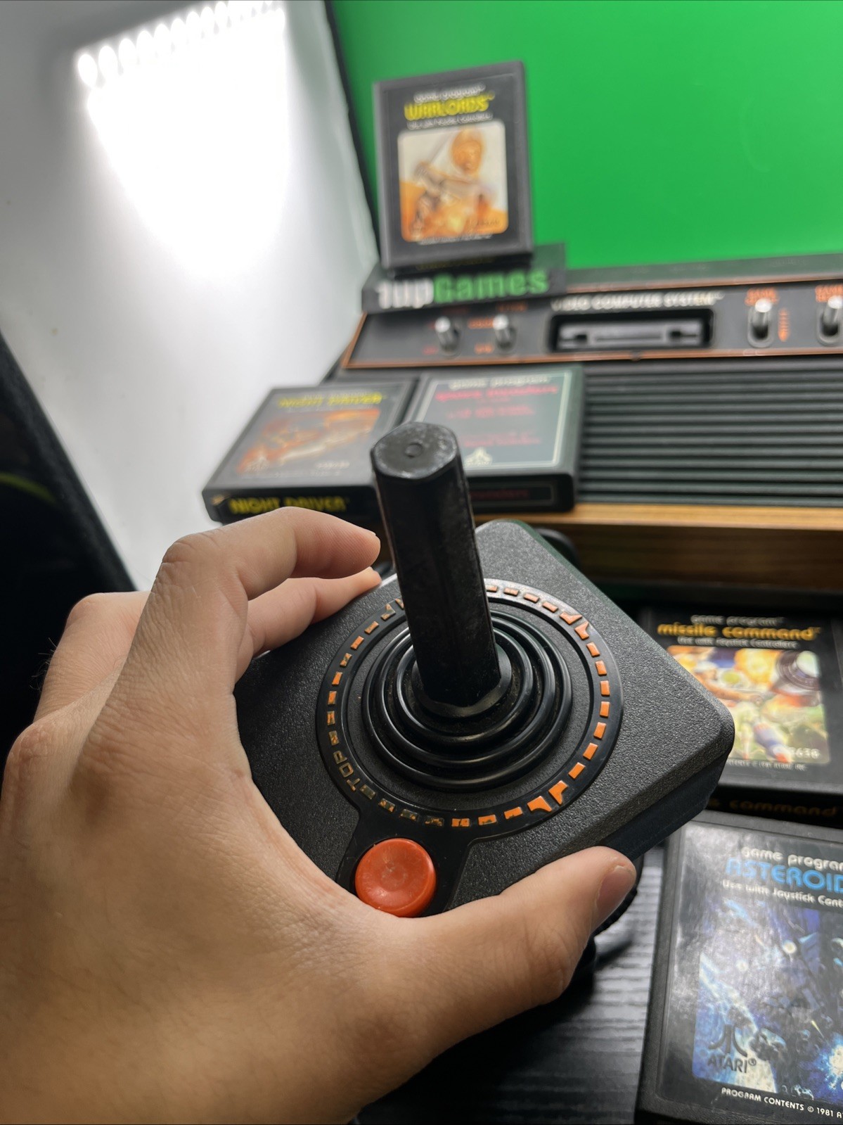 Vintage Atari 2600 Video Computer Gaming System With 7 Games & 1 Joysticks((T34)