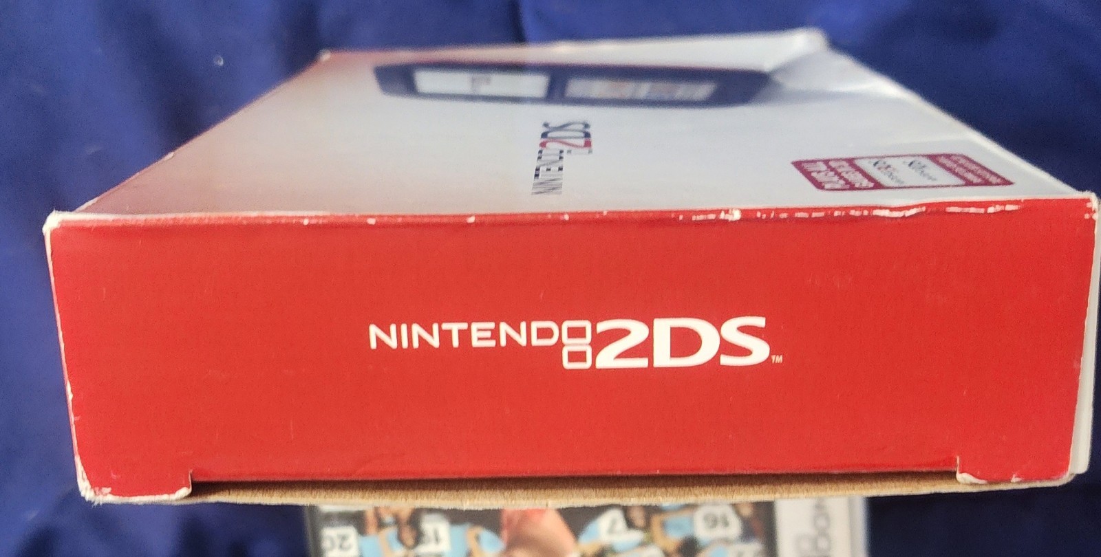 2ds console with 8 games ,box, Plastic Case, Everything Works