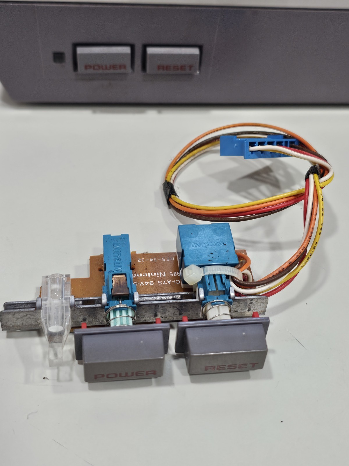 NES-001 Console Nintendo Original 1985 System Power And Reset Button Part Tested