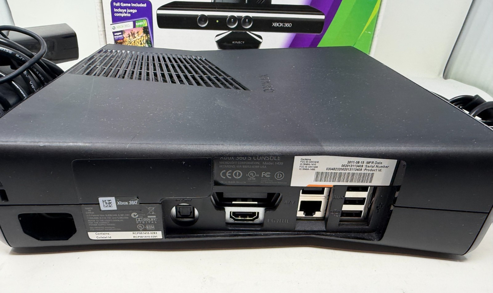 Microsoft Xbox 360 S Console Bundle 2 Controllers Kinect Call of Duty FIFA 17