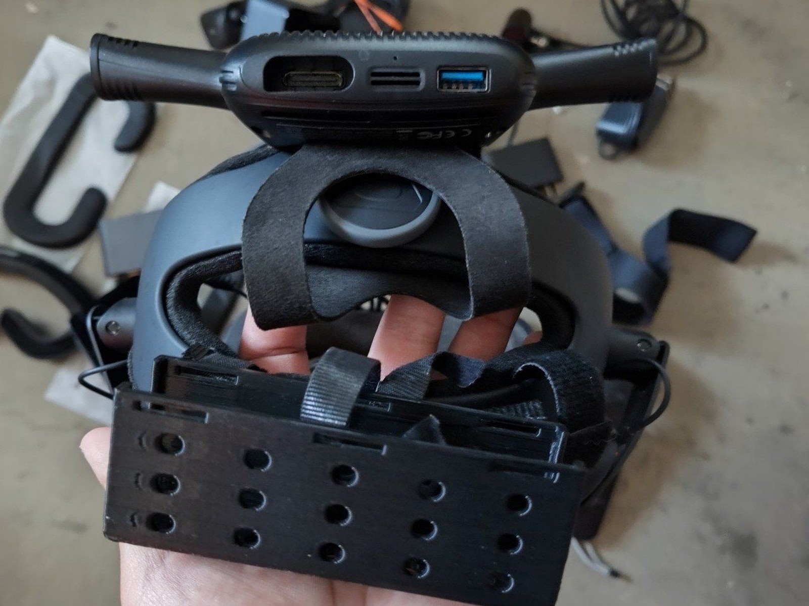 HTC Vive VR Headset Complete Set Full Kit System Virtual Reality Excellent