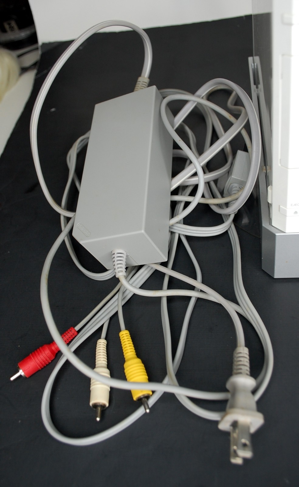 Nintendo Wii Console RVL-101 White Tested Cords Sensor Bar AV Cable Manuals