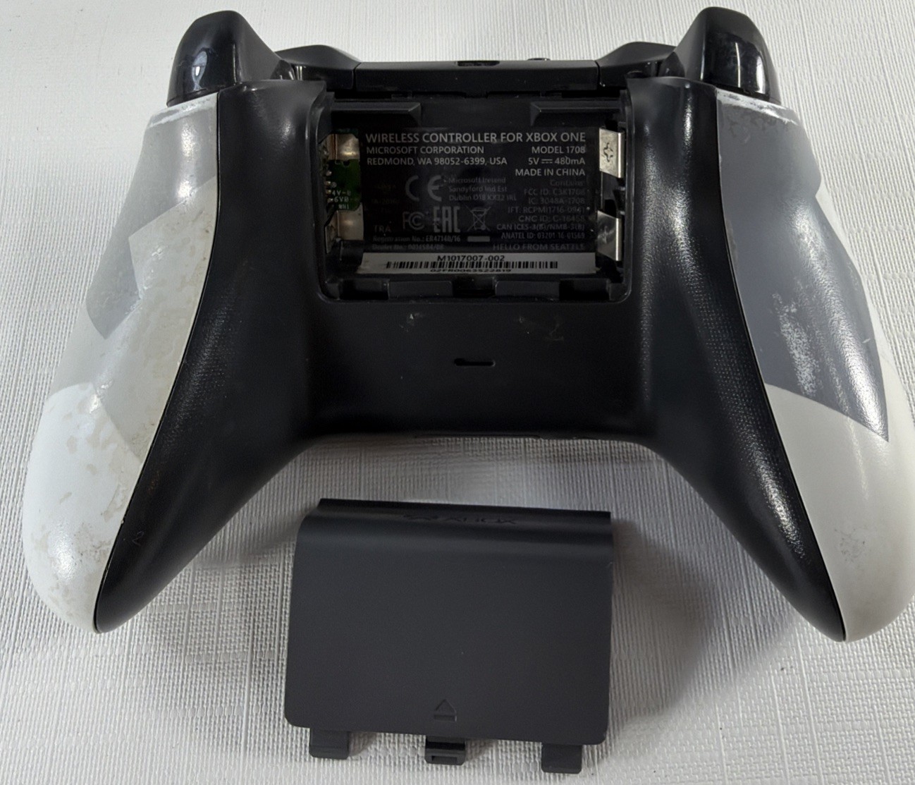 Microsoft Xbox One 1540 500GB Console System W/ 2 Controller & Wires – Tested