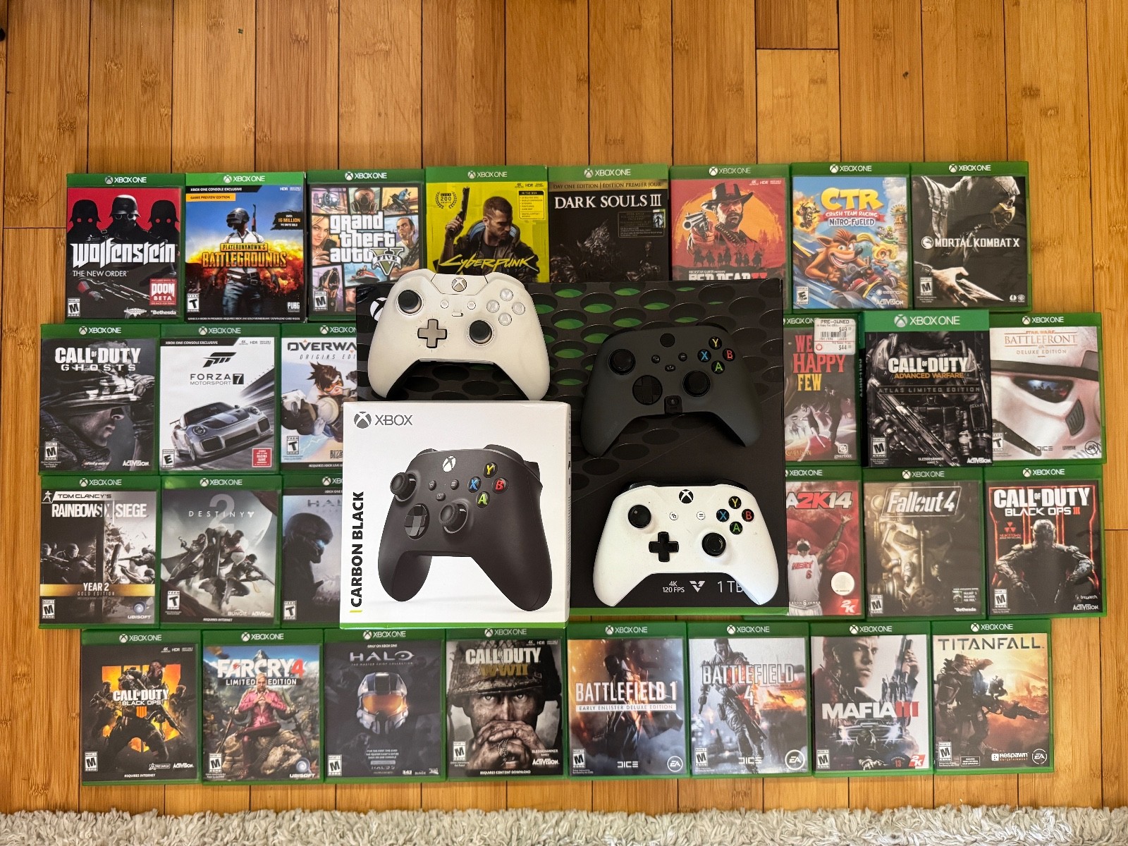Xbox One Series X + 4 Controllers + 28 Games