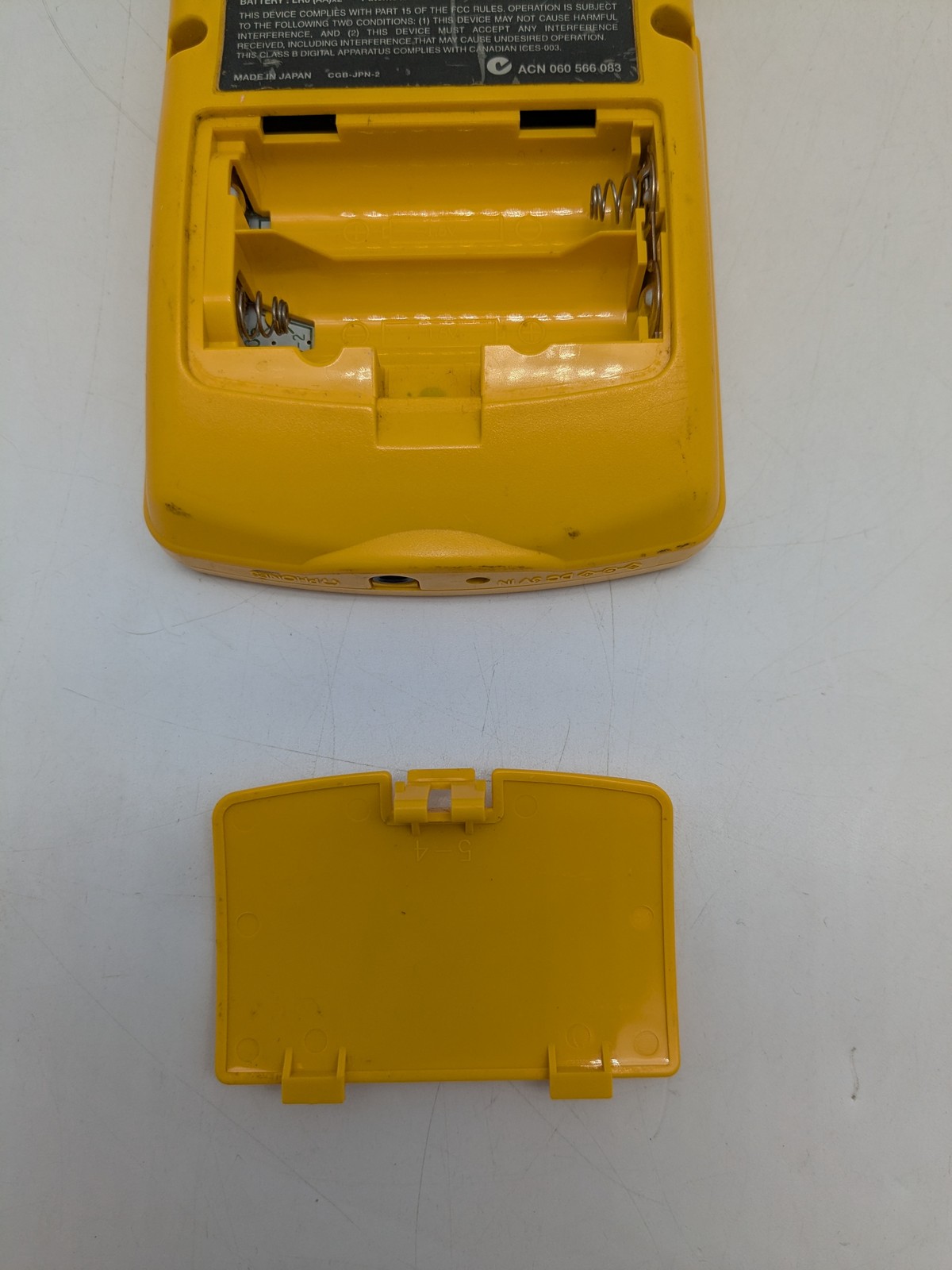 Nintendo Game Boy Color Handheld Gaming Console (CGB-001) – Yellow