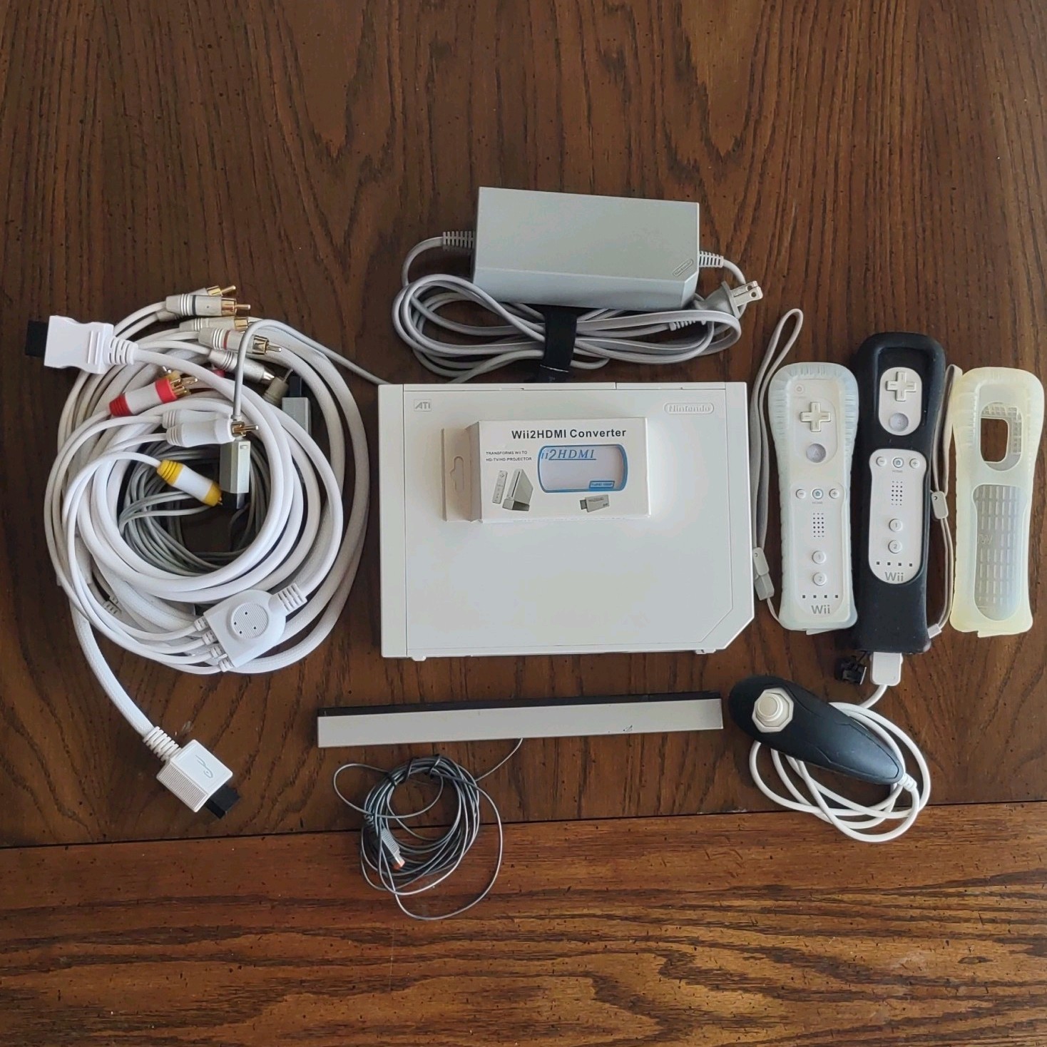 Nintendo Wii RVL-001(USA) White BUNDLE plays GameCube + 2 controllers MotionPlus