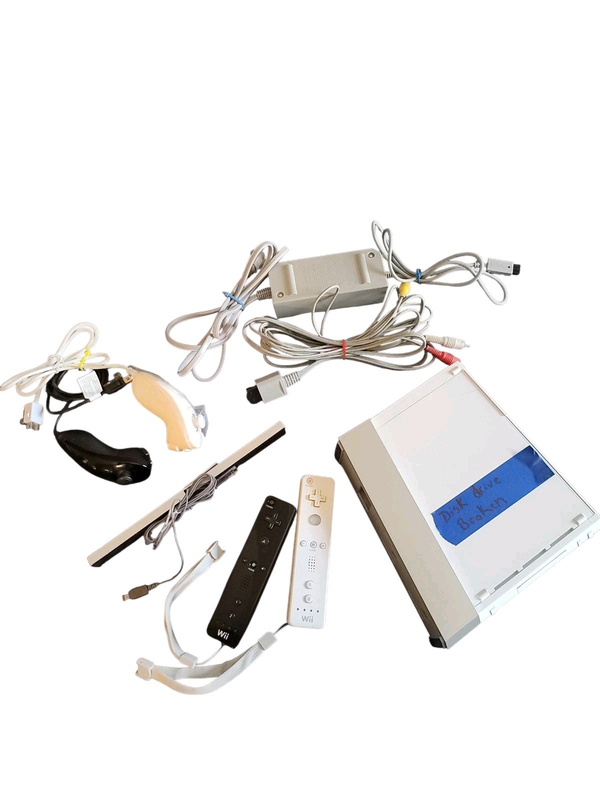 Nintendo Wii Console – White With Wireless Remotes And Nunchucks