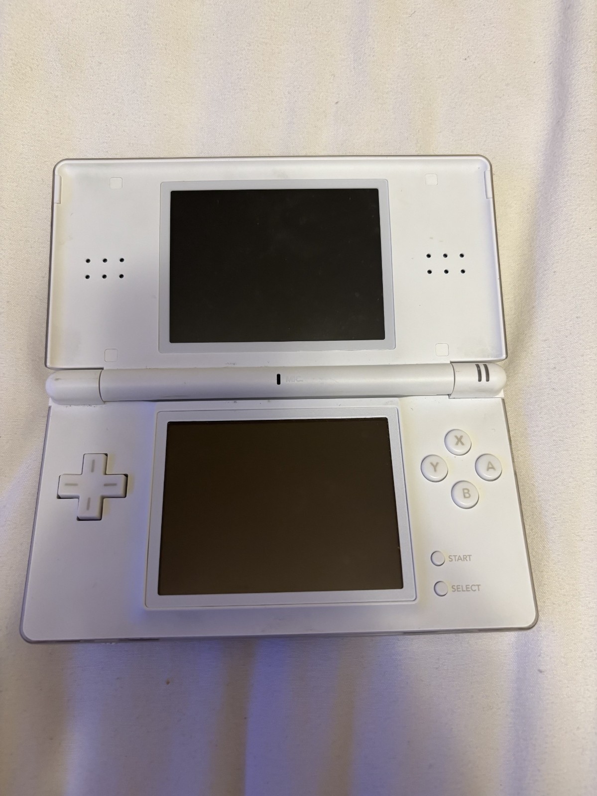 Nintendo DS Lite Handheld Console – Polar White – Charger included – No Stylus