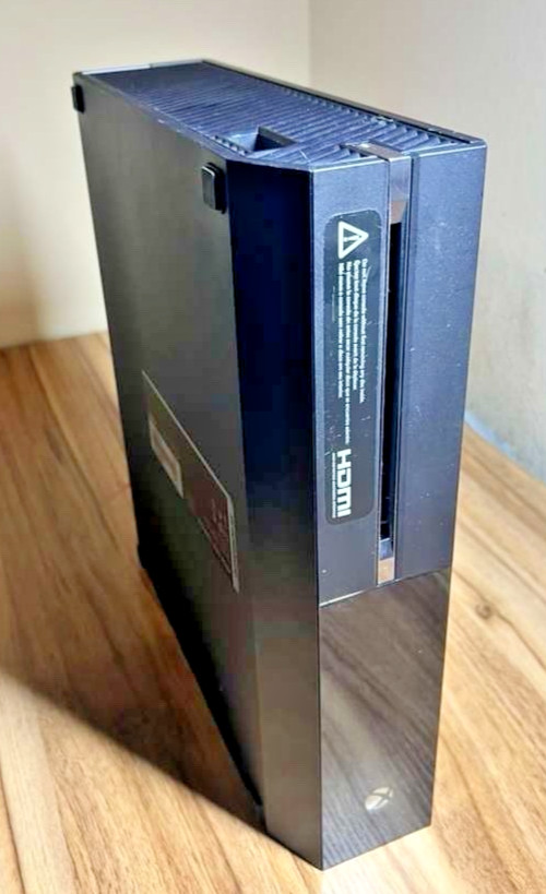 Microsoft Xbox One Original Titanfall Kinect Bundle 365GB