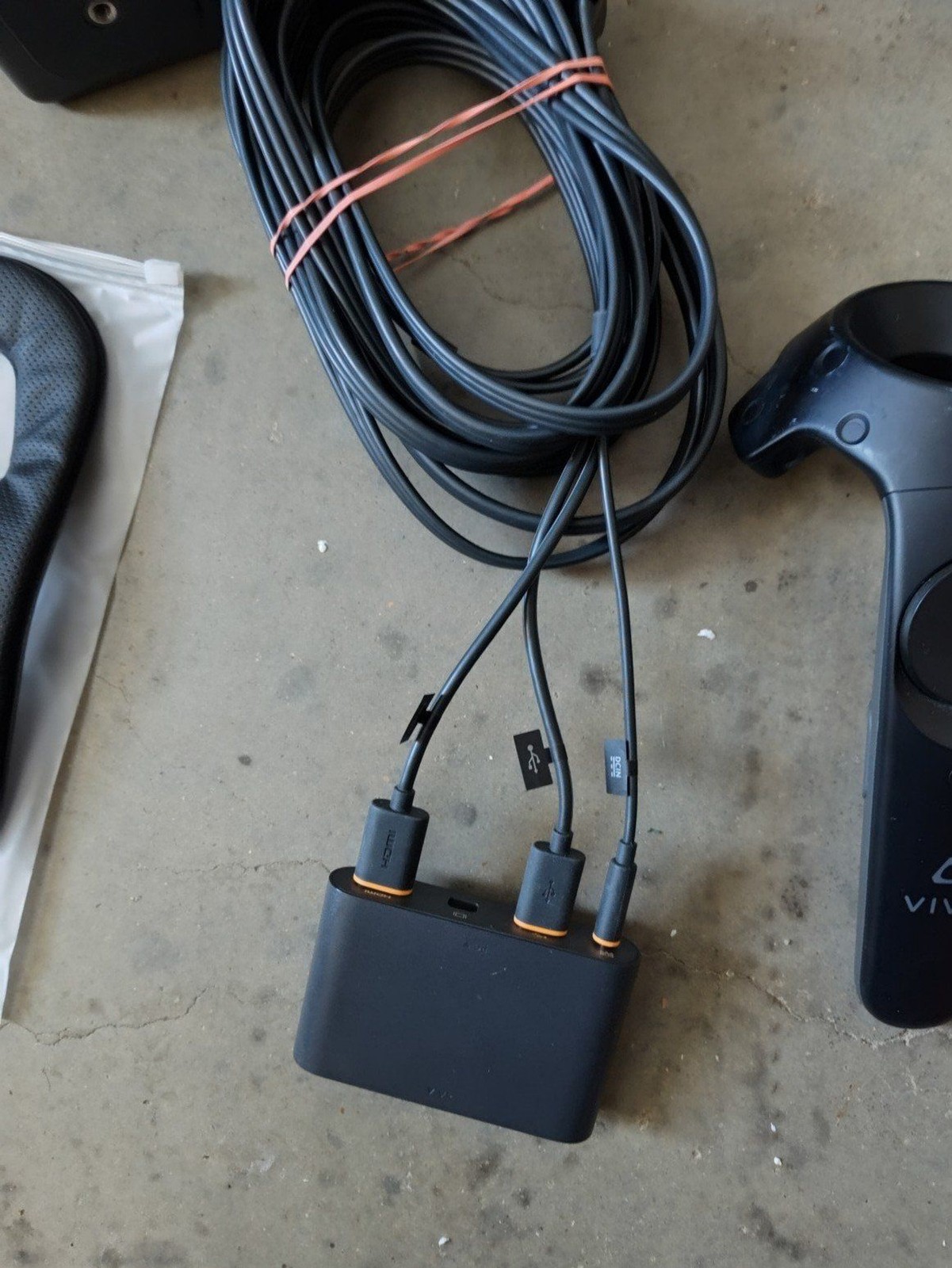 HTC Vive VR Headset Complete Set Full Kit System Virtual Reality Excellent