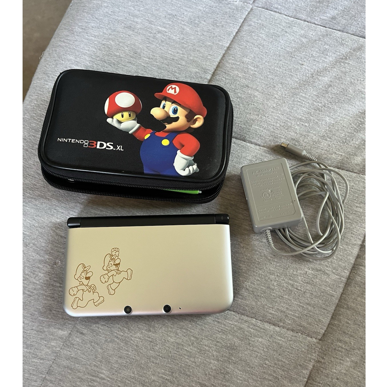 Nintendo 3DS XL Year of Luigi 30th Anniversary Silver/Black 4GB NTSC-U/C