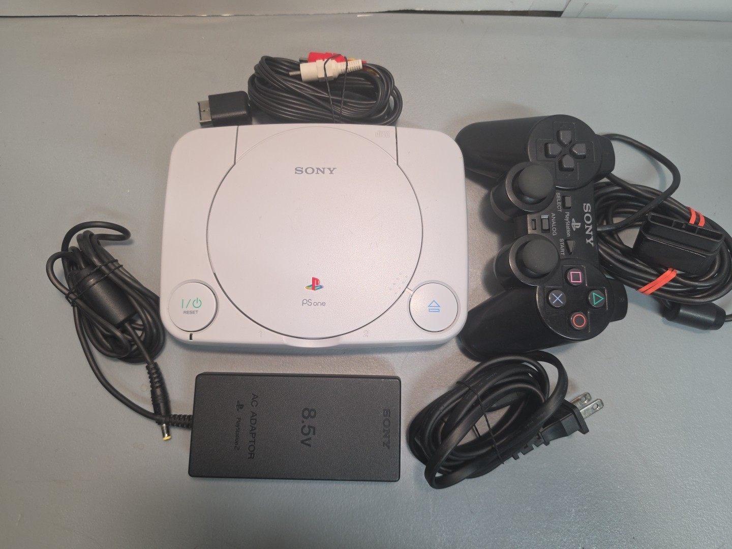 Sony PS1 PlayStation Slim SCPH-101 Console – W/ OEM Accesories & PS2 Controller