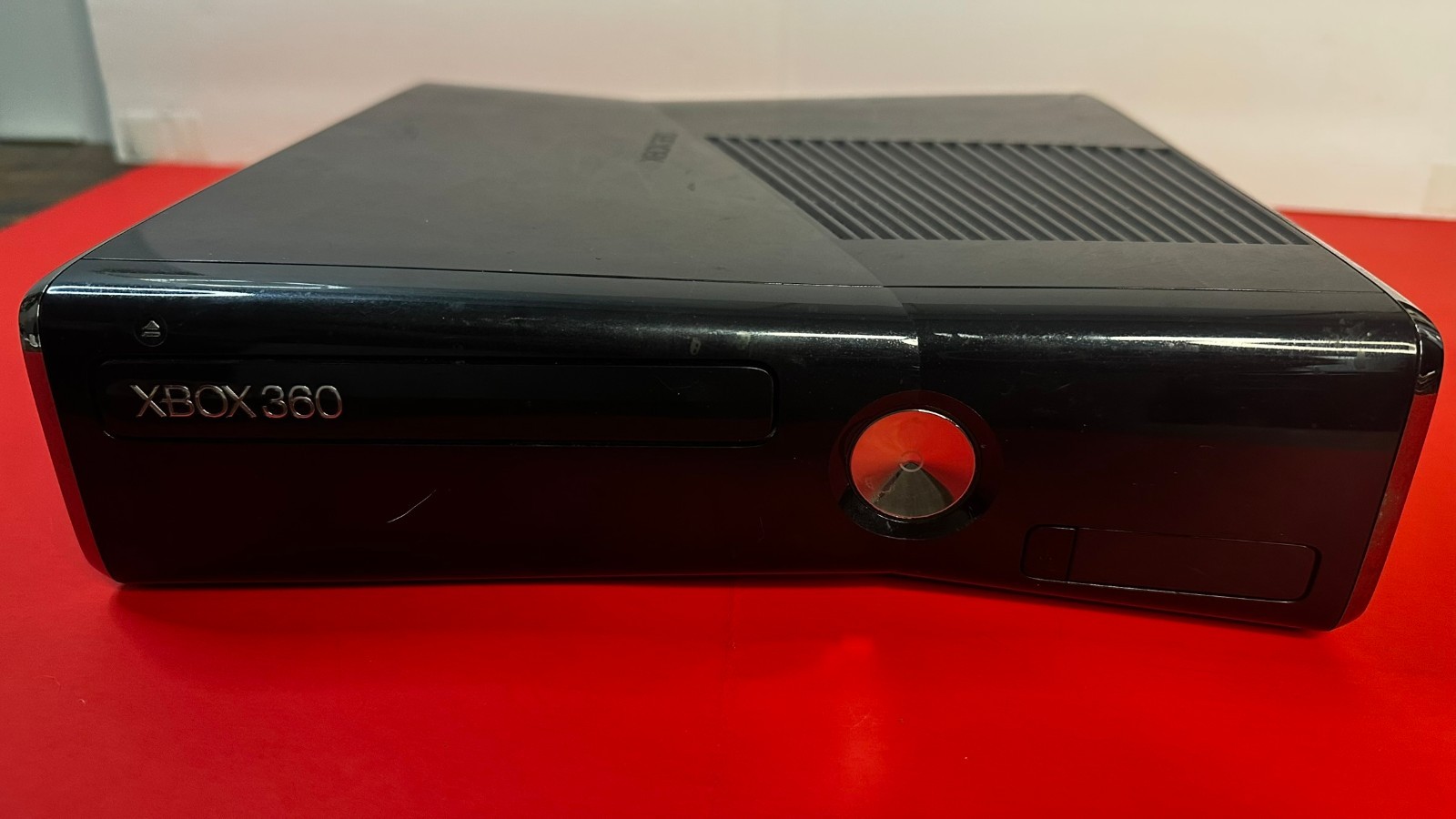 Microsoft Xbox 360 S 4GB Console – Black with Camera/Composite Cables/controller