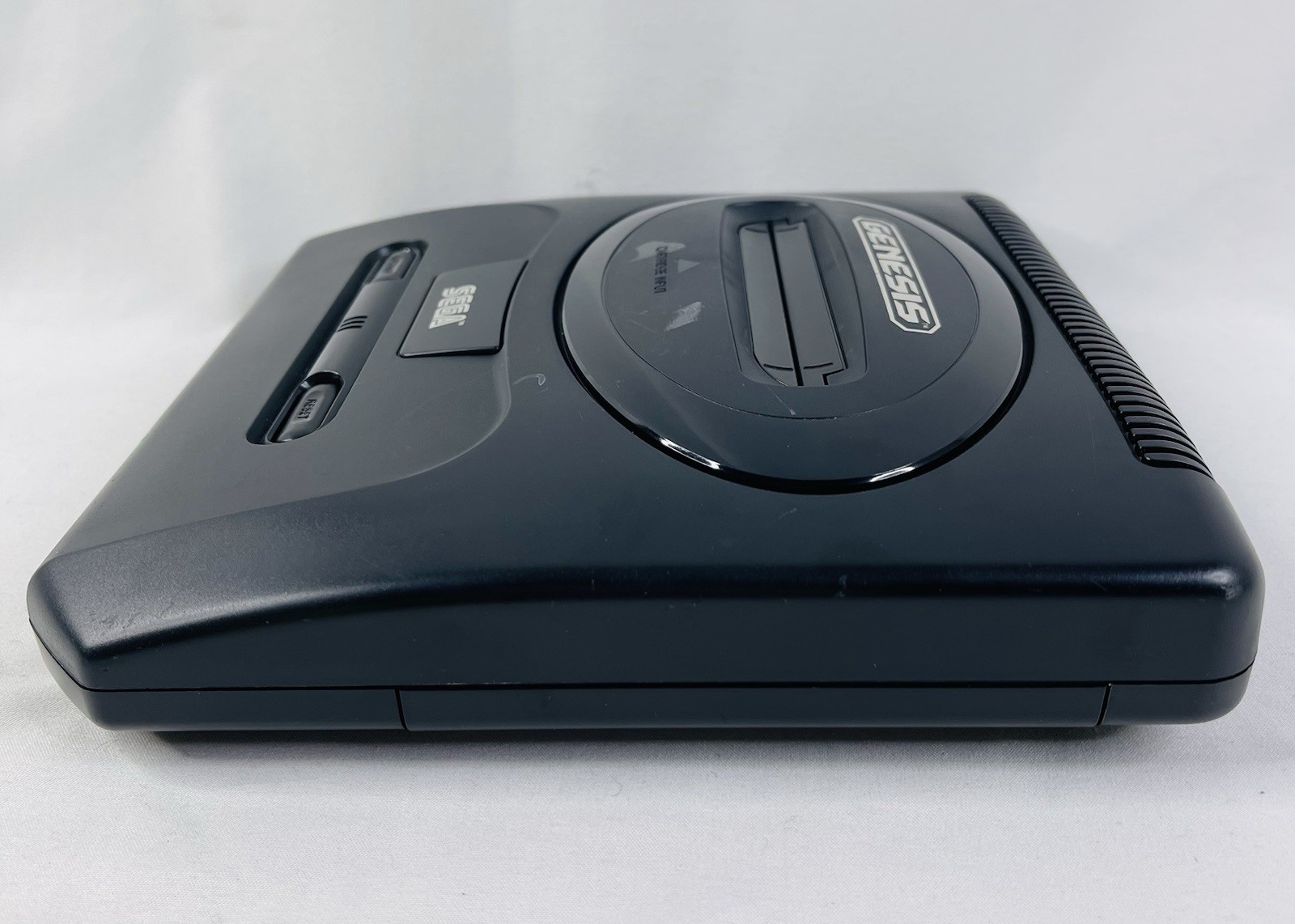 SEGA GENESIS SYSTEM CONSOLE ONLY MODEL 2 MK-1631 ORIGINAL NO CORDS- TESTED