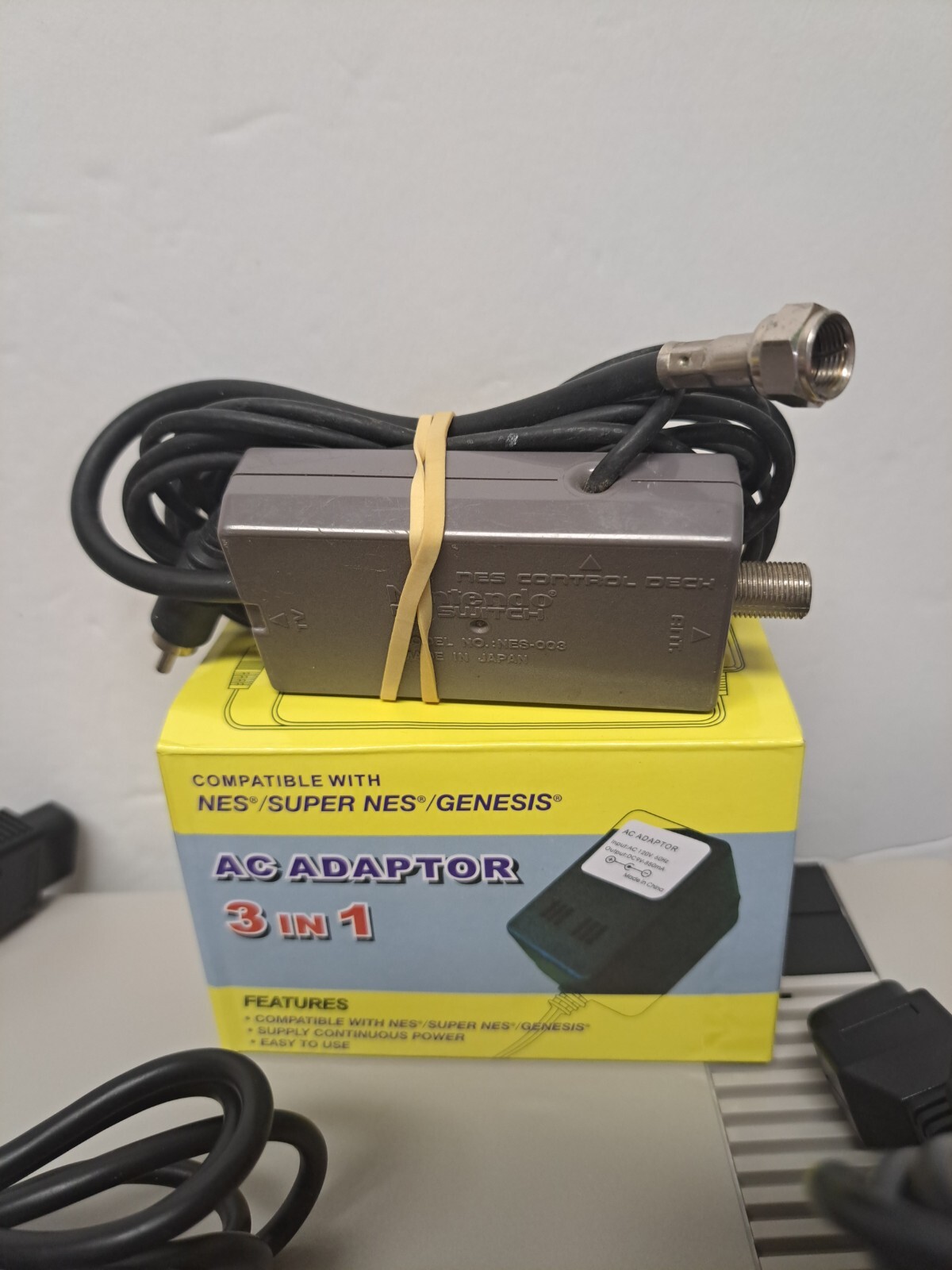 2 CONTROLLER Nintendo Entertainment System NES-001 Small Chip On Corner