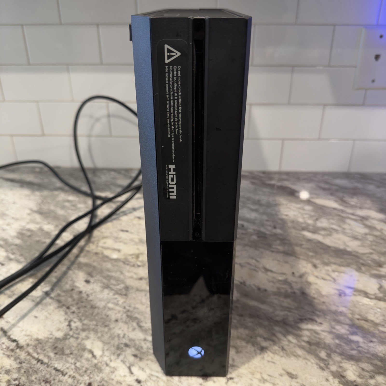 Microsoft Xbox One 500GB Home Console – Black (Model 1540) + Xbox One Controller