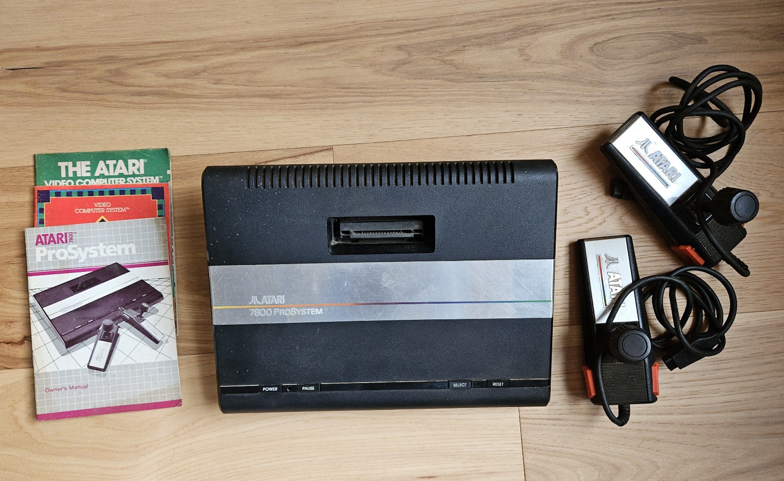 Atari 7800 Console w/ 2 Controllers Manual Catalogs TV Cord POWERS ON