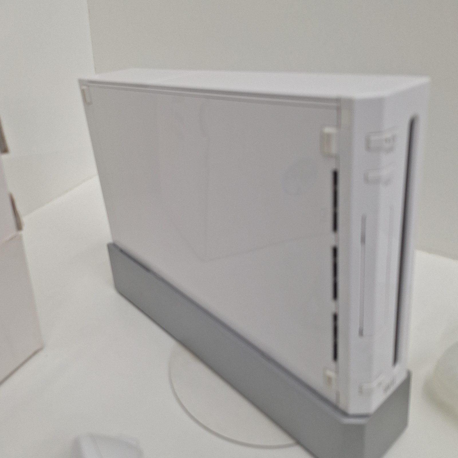 Nintendo Wii Console Complete In Box with Wii Sports Bundle – White [Tested]