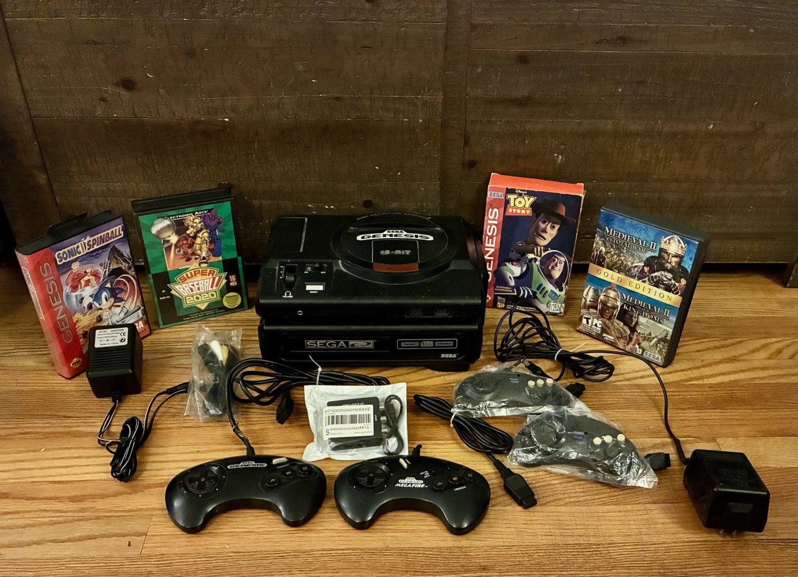 Sega CD Model 1690 + Sega Genesis Model 1601 + 4 Games + 4 Controllers (READ)