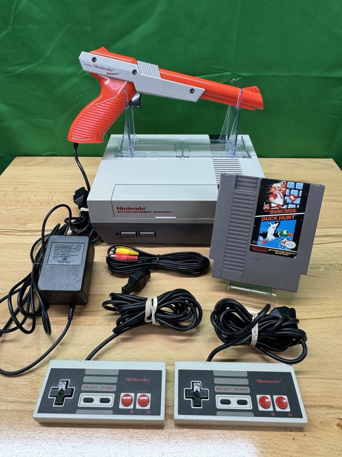 Nintendo NES Console Bundle – Mario/Duck Hunt – Zapper – 2 OEM Controllers