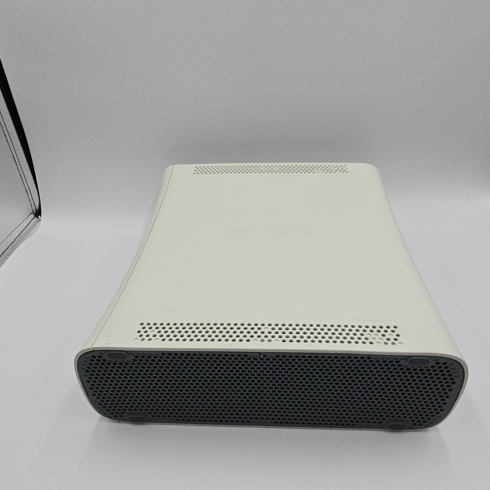 Microsoft Xbox 360 Console NXE White 512MB 1080p NTSC-U/C Dolby w/ AV Cables