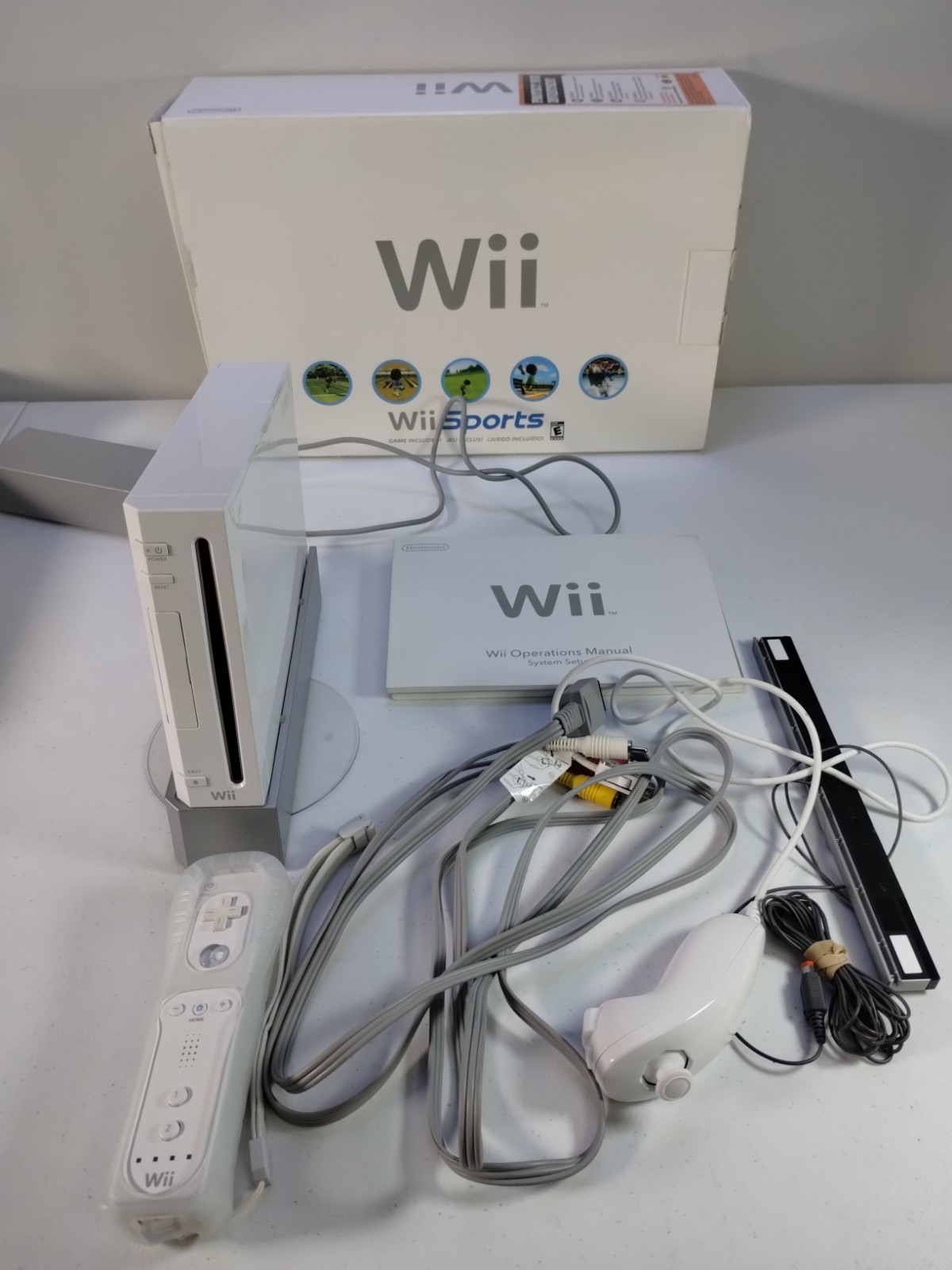 Nintendo Wii RVL-001 Console Bundle Gamecube Compatible Motion Plus – Tested