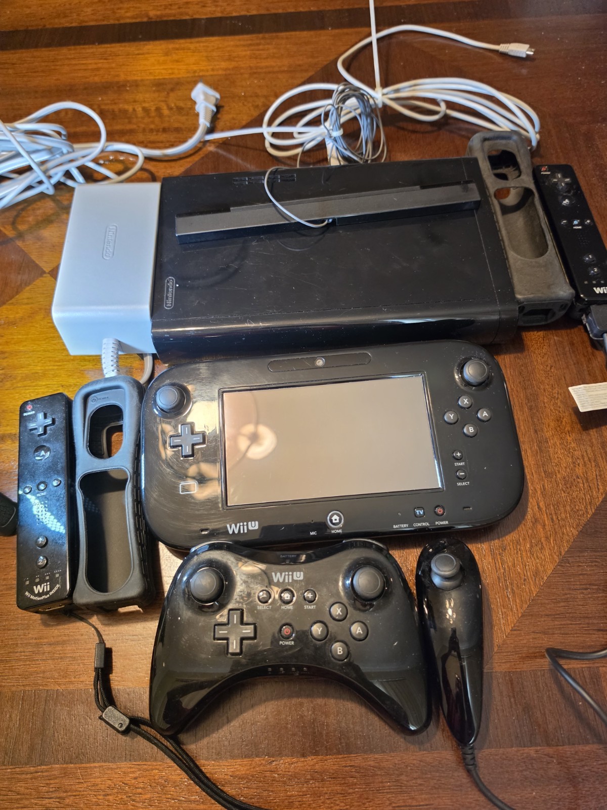 Nintendo Wii U 32GB Black Console w/ GamePad, Pro Ctrl, 2 Wii Remotes, And More
