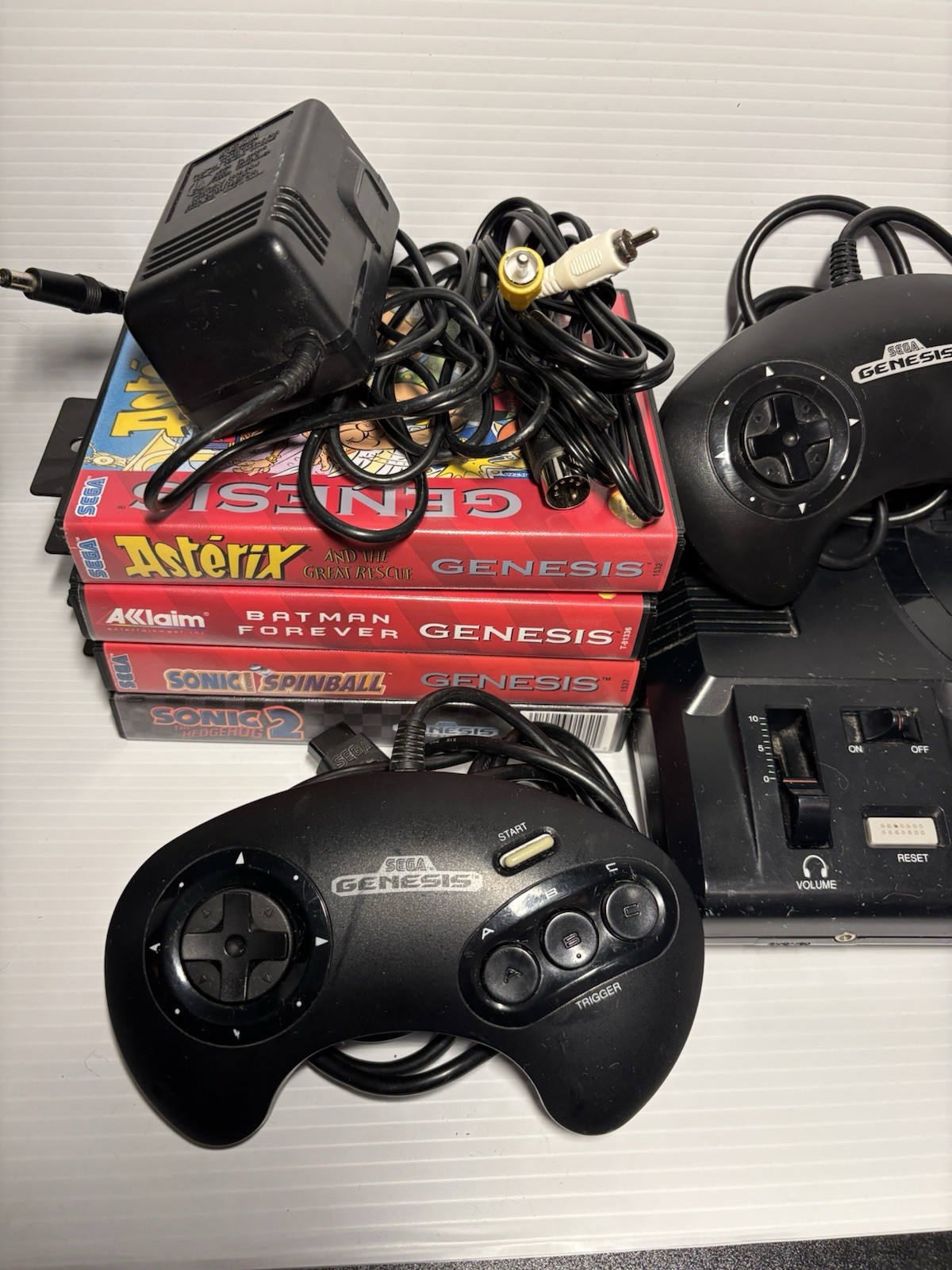 Sega Genesis System Model 1 Console Bundle 4 Games Sonic & etc