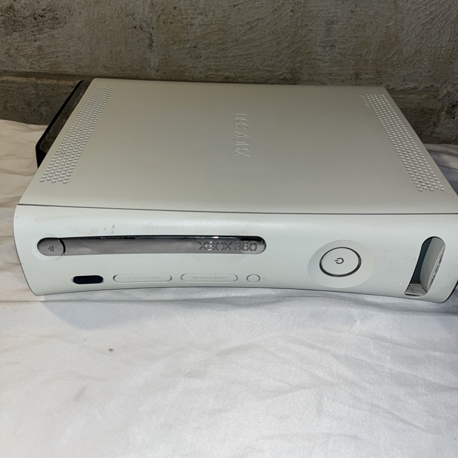 Microsoft Xbox 360 120GB White Bundle: 2 Controllers Wires Tested Factory Reset