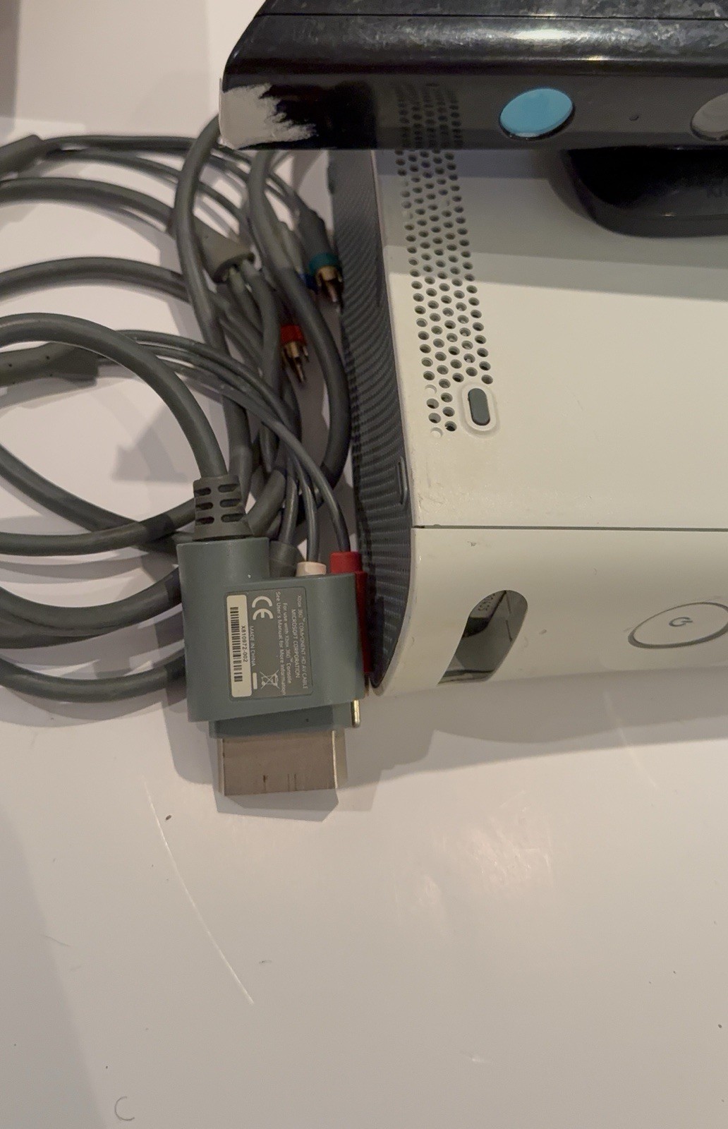 Microsoft Xbox 360 Console Bundle Kinect Sensor 1414 Wired Controller