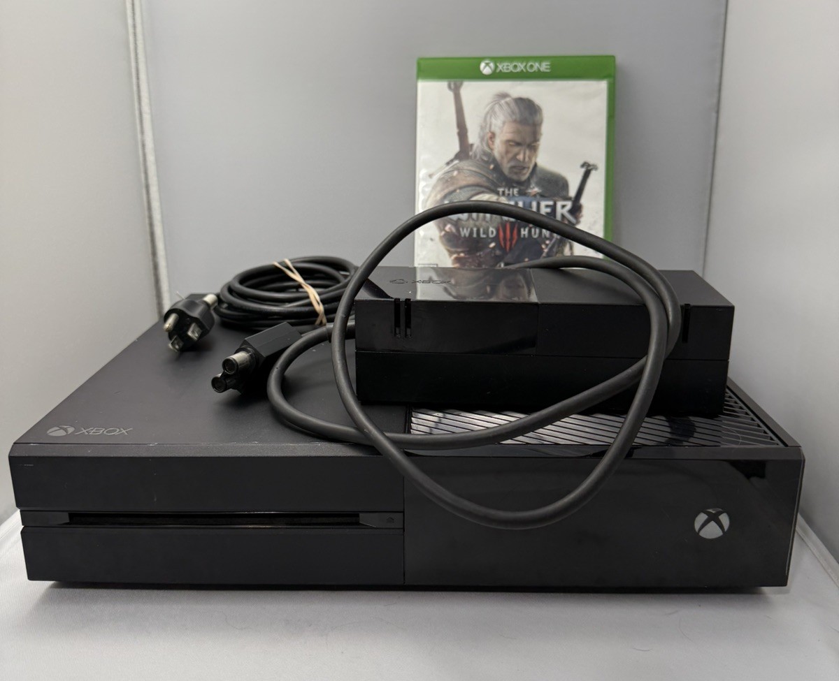 READ DESC Microsoft Xbox One 825GB Console & Cables w/ Witcher 3 – Matte –