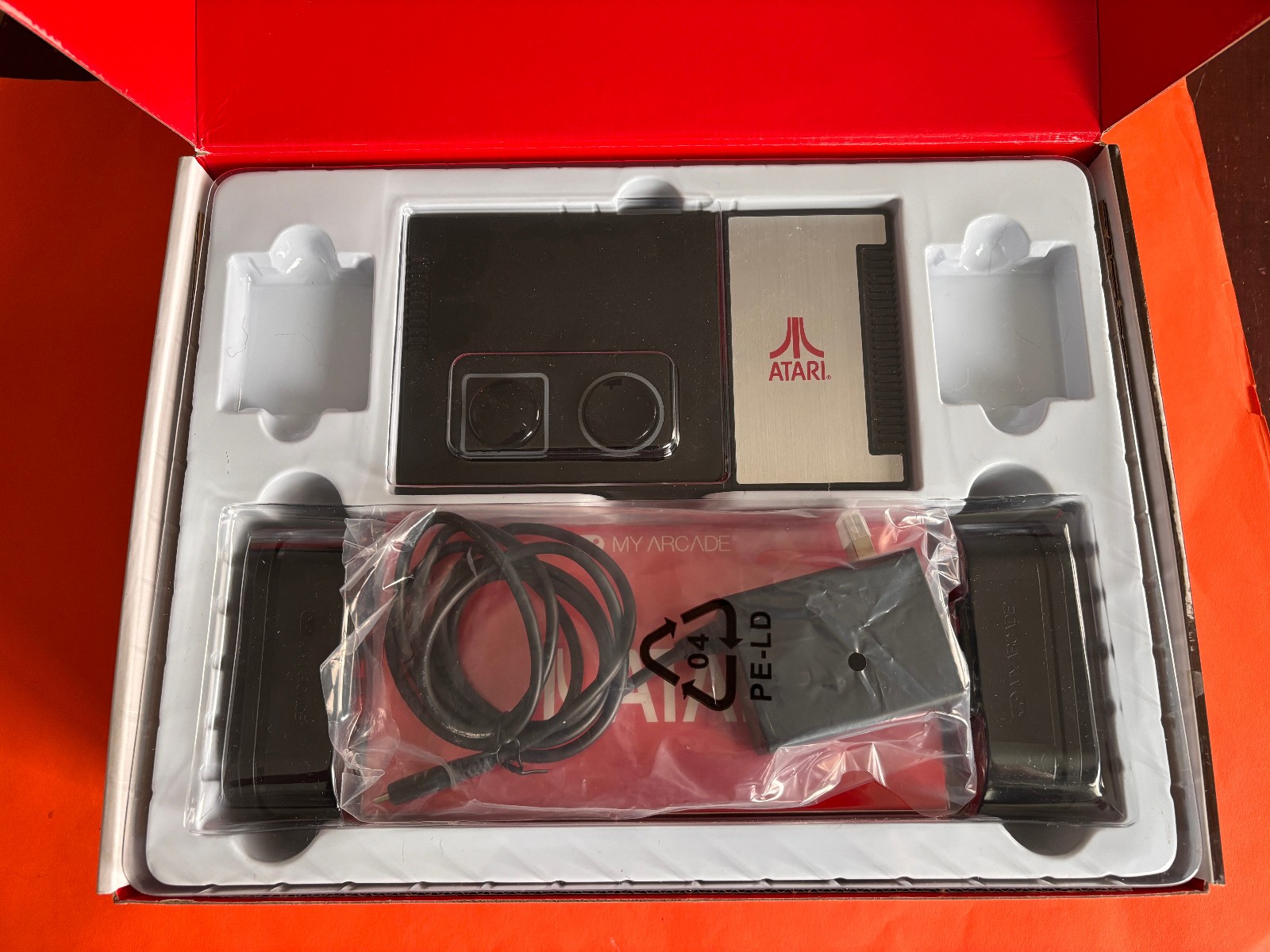 My Arcade Atari GameStation Pro HDMI Console Games 7000 – 2 Wireless Controllers