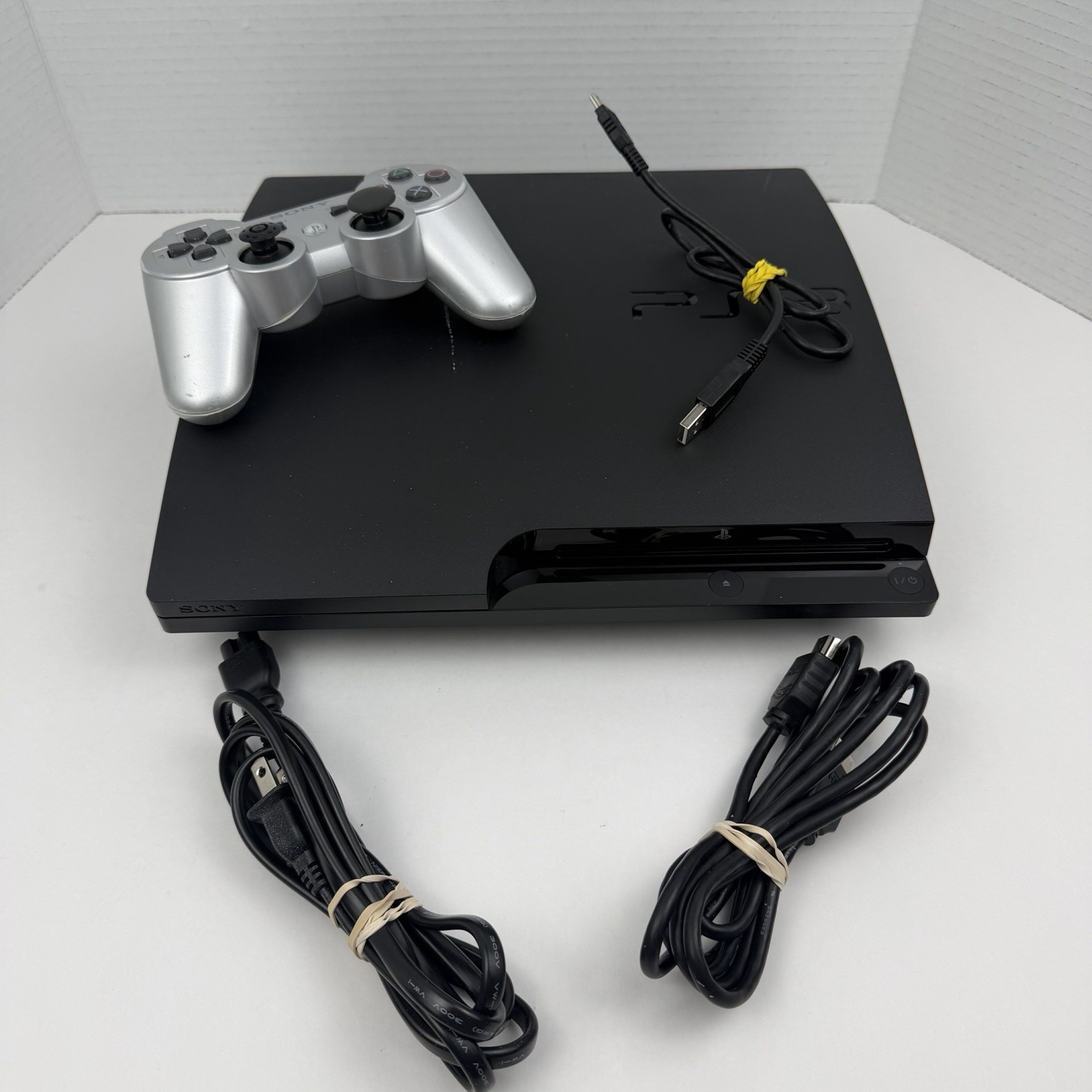 Sony PlayStation 3 PS3 Slim Console 160GB (3001A) w/Controller & Cables Working