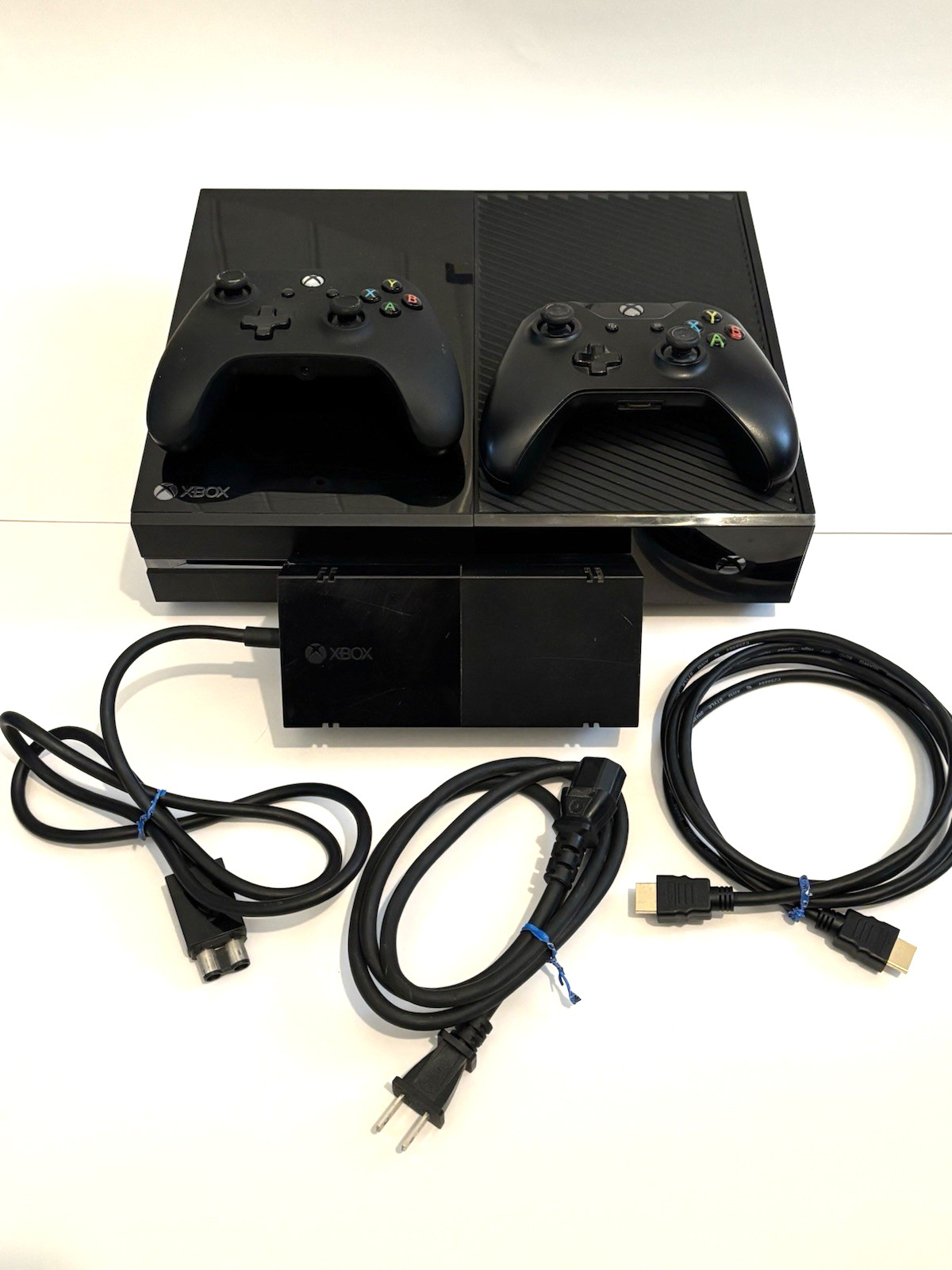 Microsoft Xbox One Black Console Bundle 2 Controllers HDMI USB Cables Wi-Fi