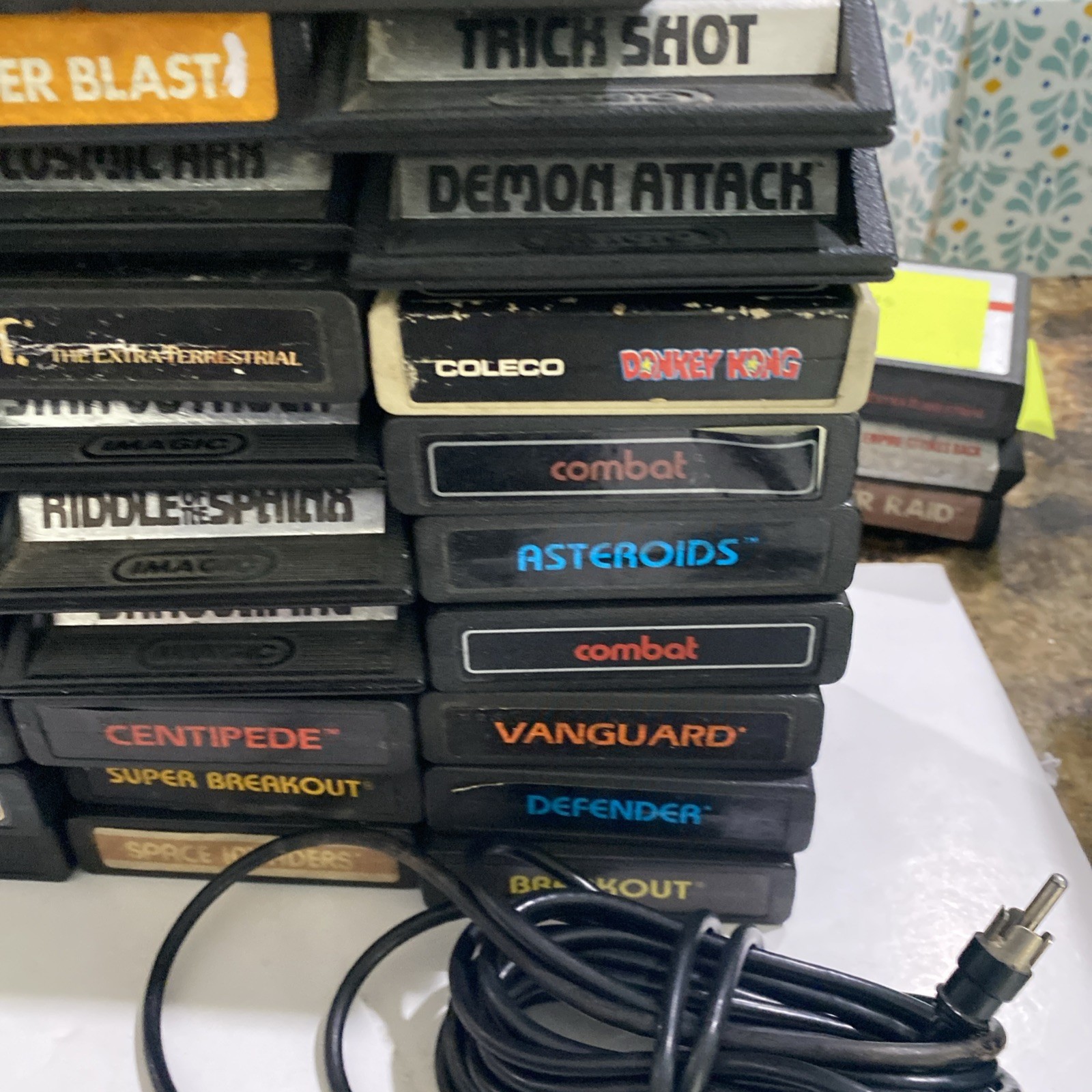 Atari CX-2600 Console 2 Joysticks 2 Paddles 29 Games