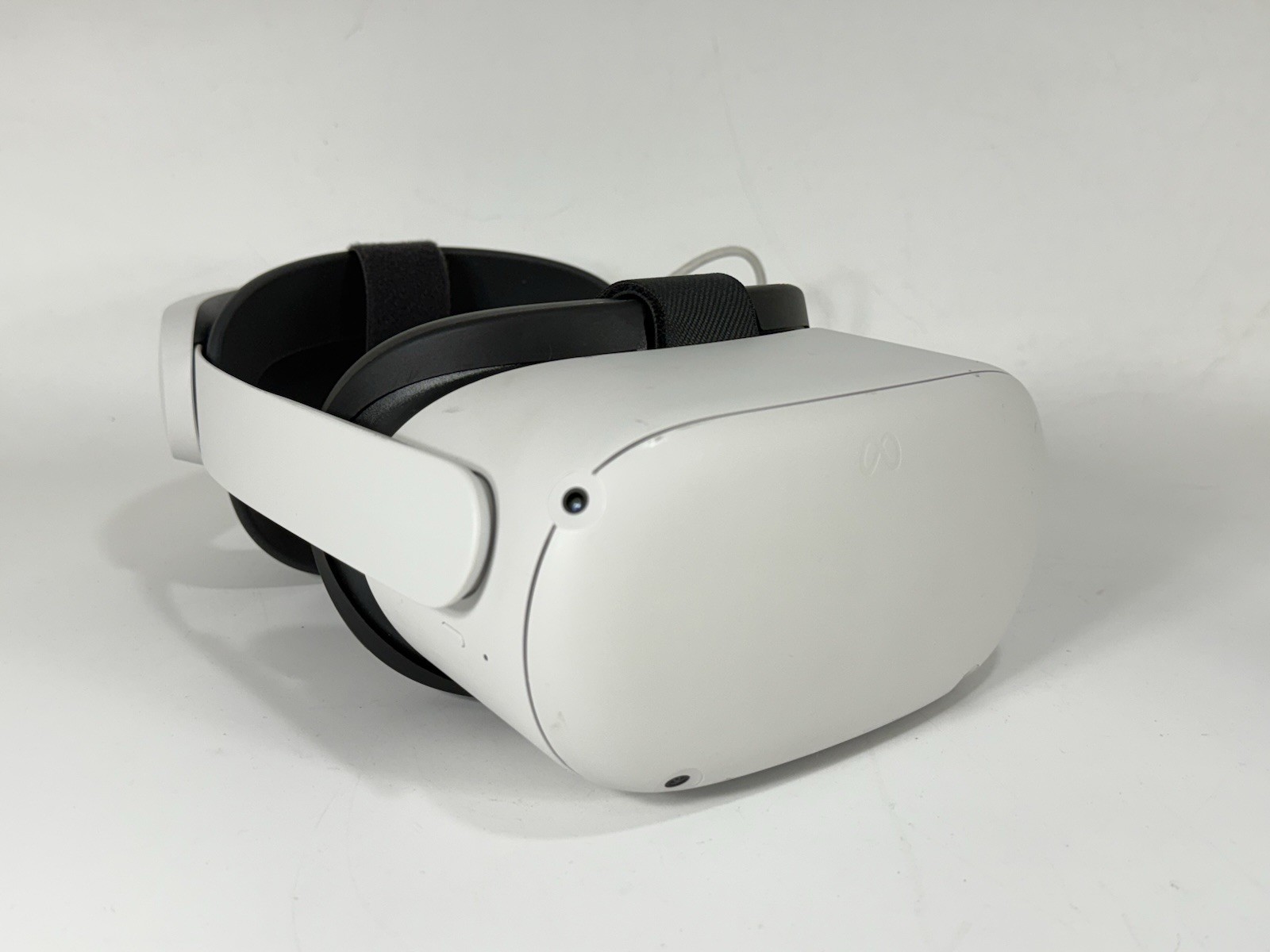 Meta Quest 2 Advanced 256GB All-In-One Virtual Reality Headset with 1 Controller