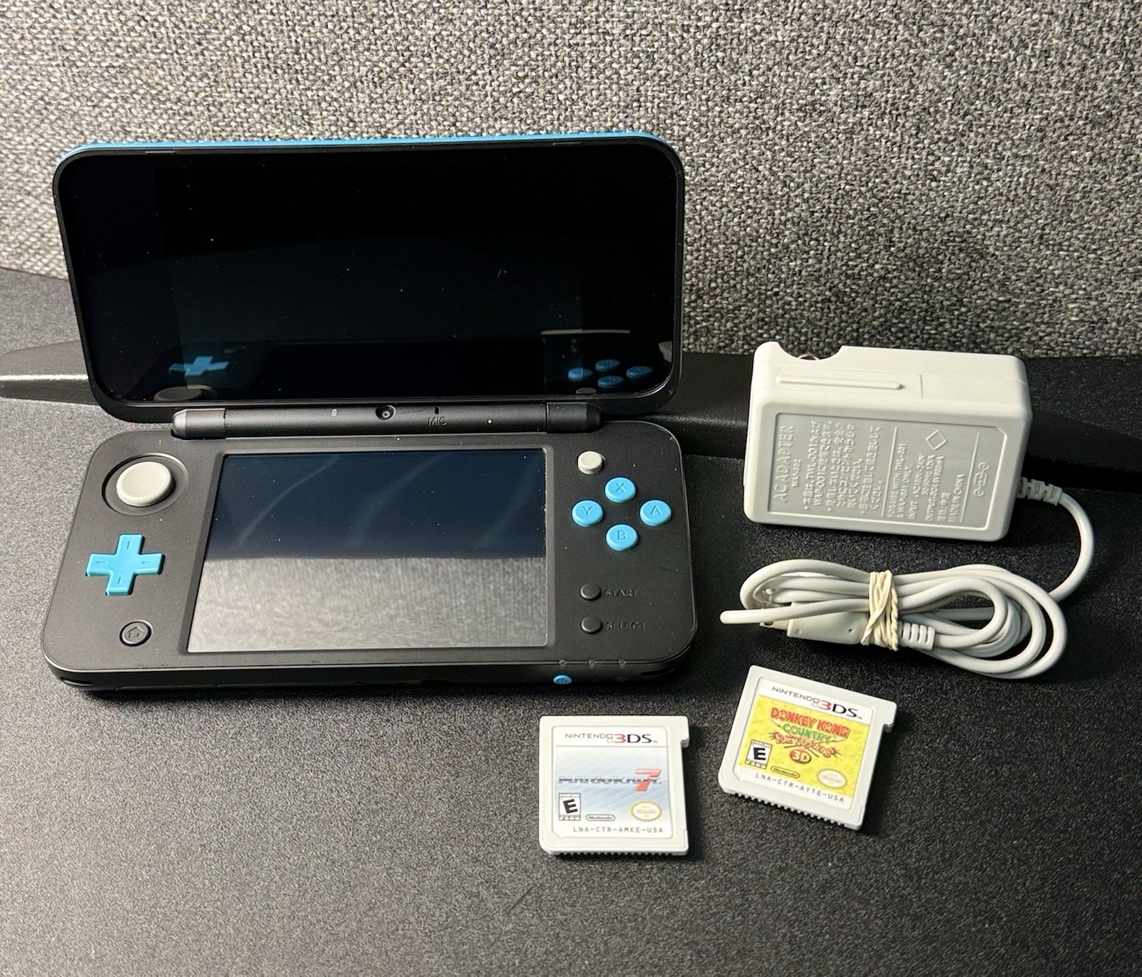 Nintendo 2DS XL Console Black/Turquoise With Games And Charger