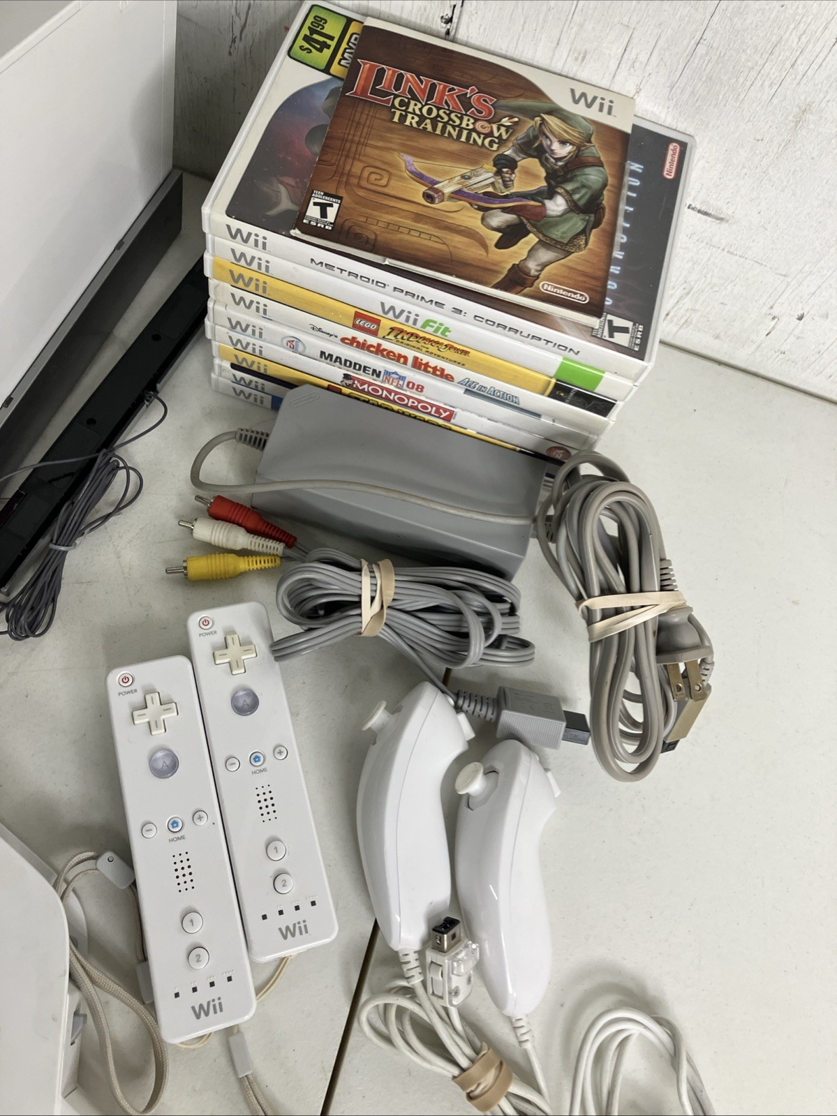 Nintendo Wii Bundle, 2 Controllers 10 Games Metroid Prime 3 Link’s Crossbow Lego