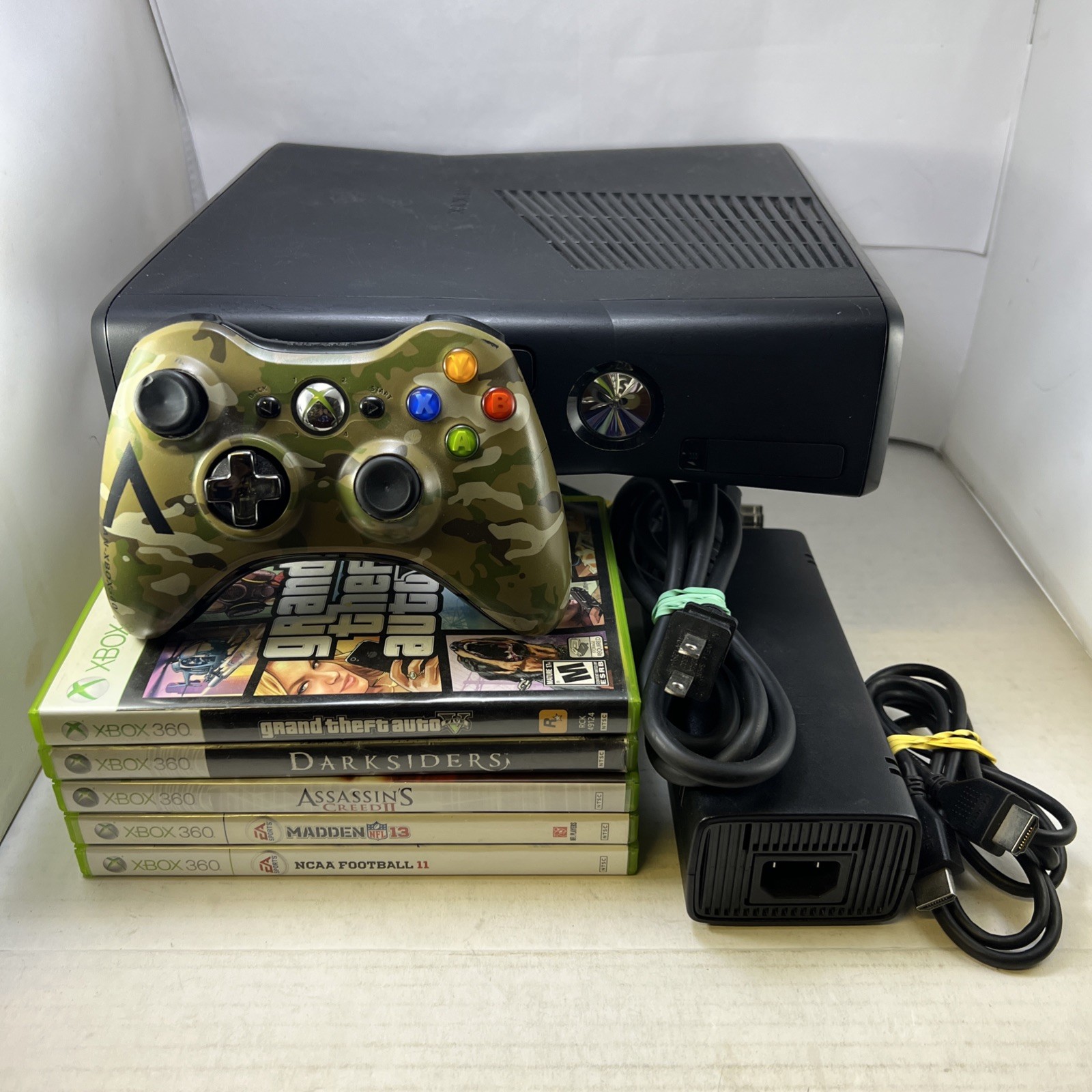 Xbox 360 S Slim 4GB Console Bundle Controller Lot Of 5 Games #ML37