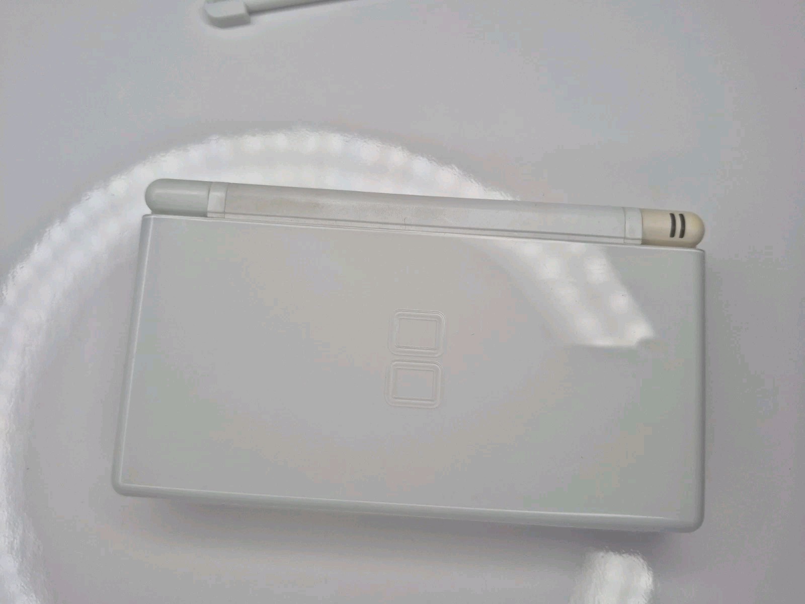 Nintendo DS Lite Handheld Gaming System White (USG-001) Charger Stylus Case