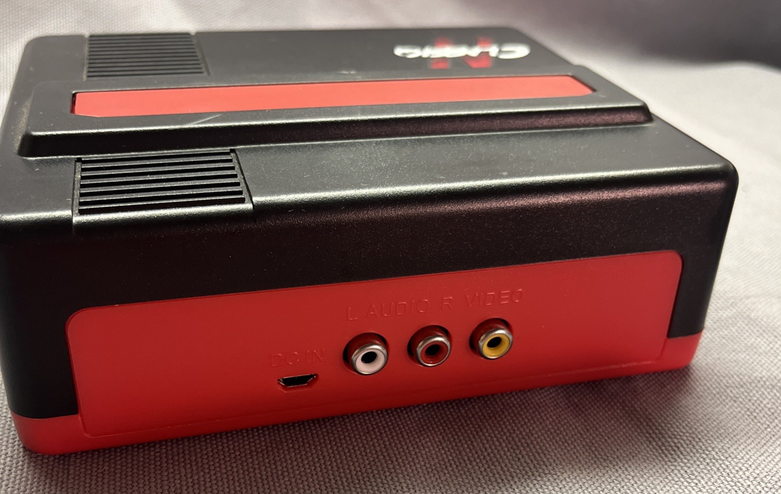 Old School Classiq N HD Console – 720p High Definition w/ Two Controllers M5