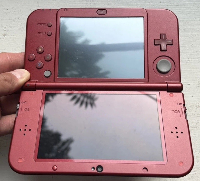 New Nintendo 3DS XL Metallic Red RED-001 US 4GB Stylus Charger 5 Games Bundle