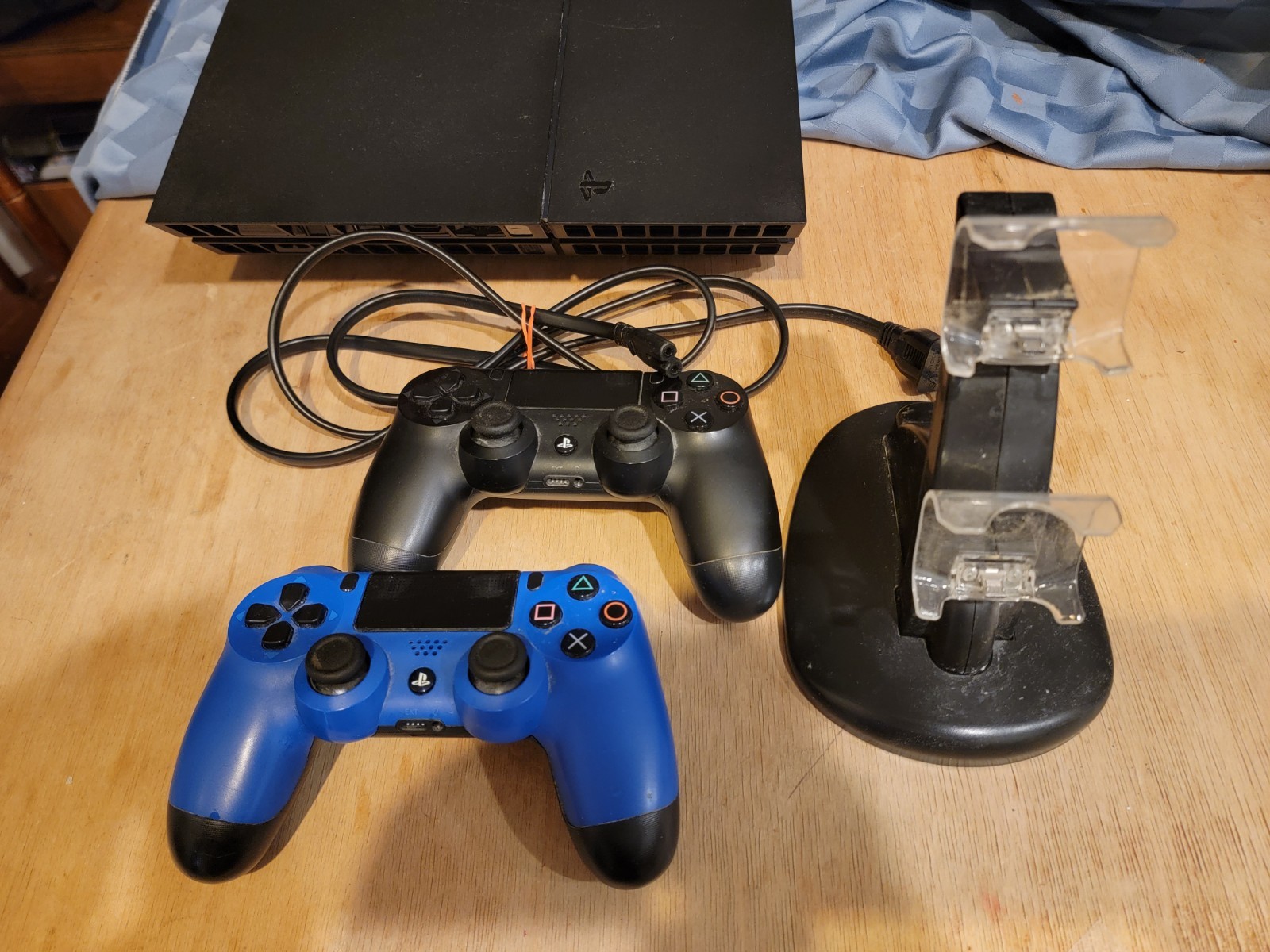 Sony PlayStation 4 PS4 Console Bundle 2X Dualshock 4 Wireless – Tested Working