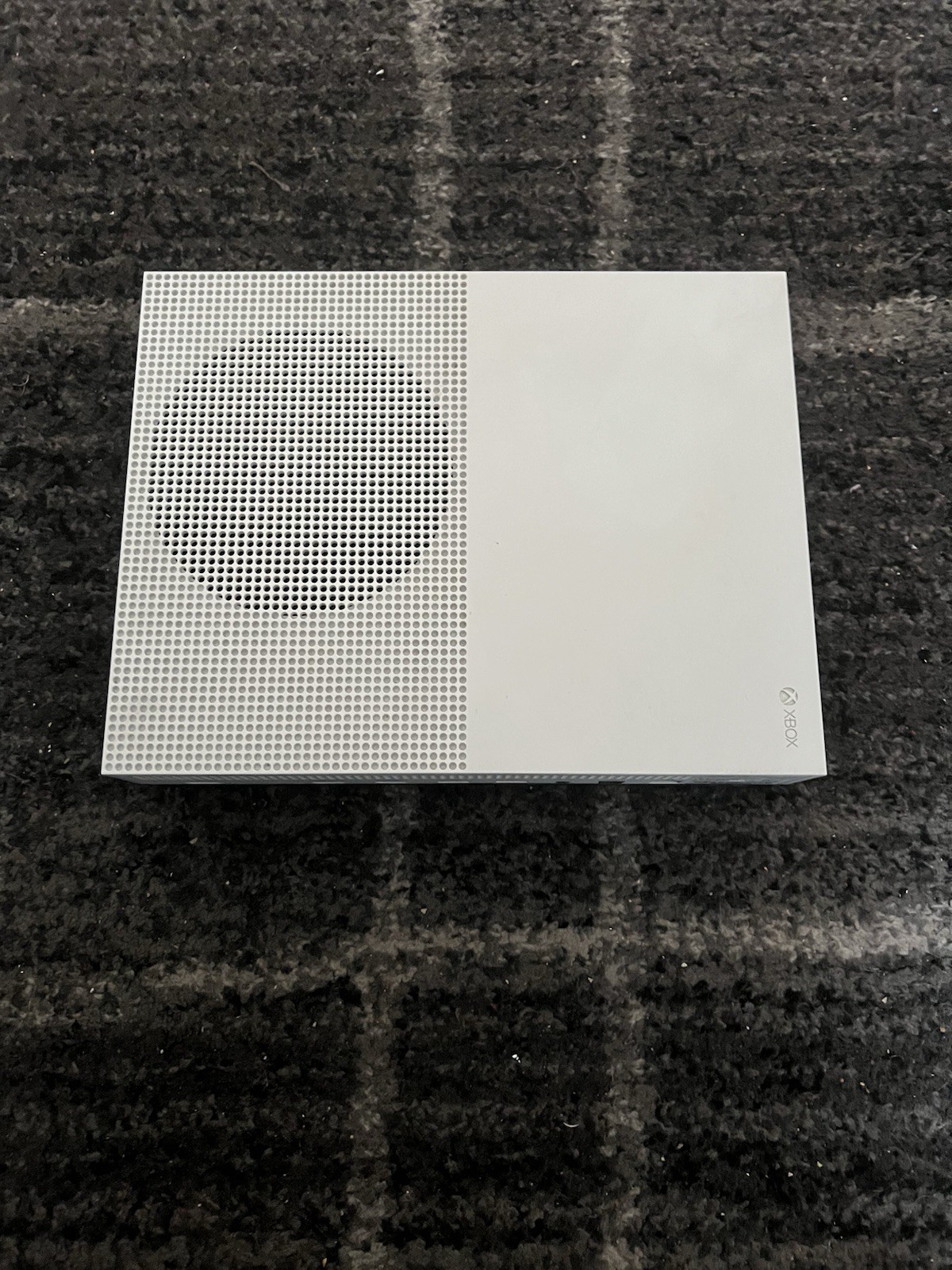 Xbox One S With 2 Controllers Black And White Controllers Dual Charging Dock