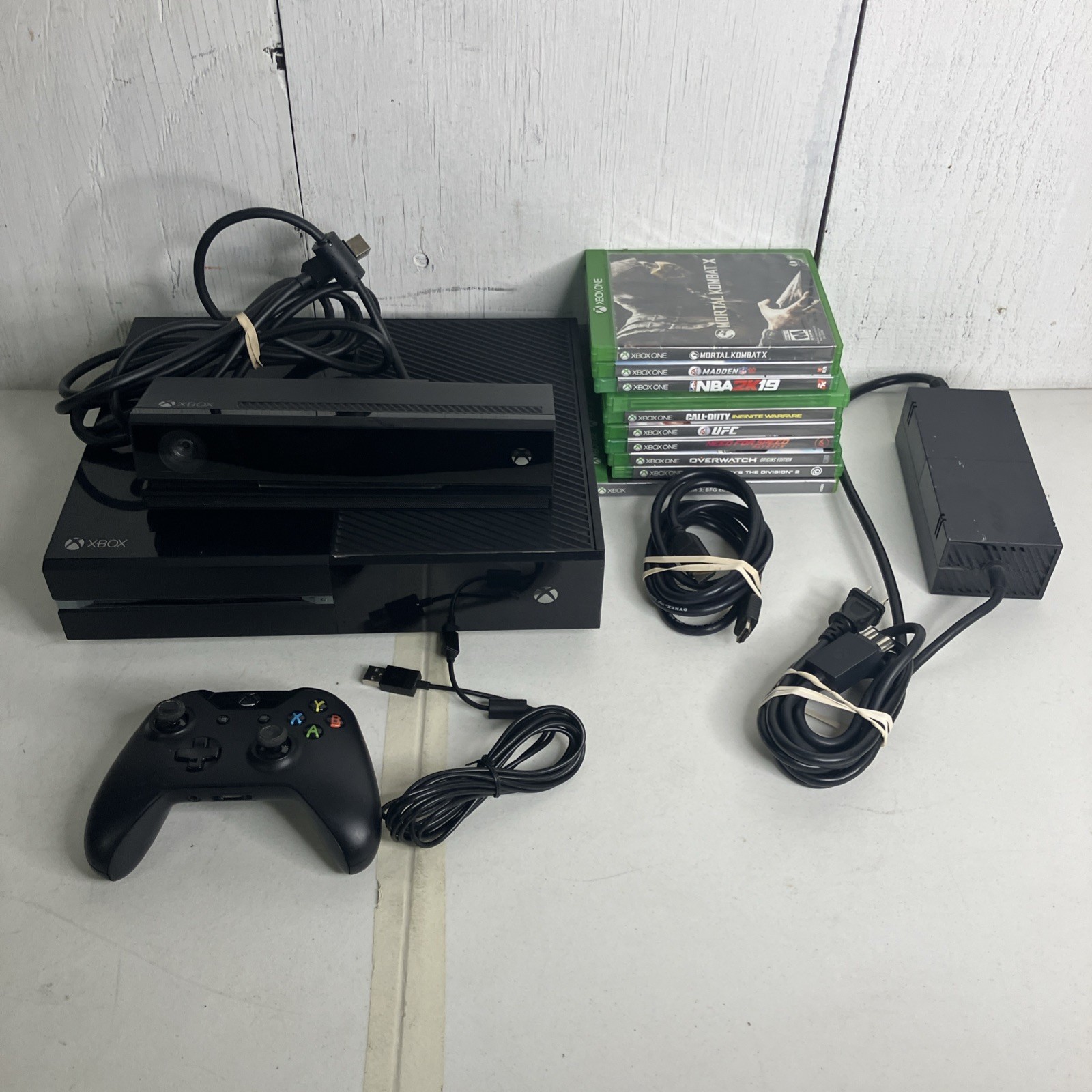 Microsoft XBOX ONE 1540 Console Bundle 500GB Black Kinect 10 Games Mortal Kombat