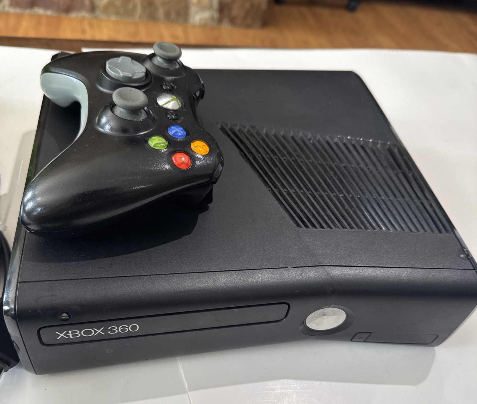 Xbox 360 White Console Bundle Tested with Controller, HDMI Cable and 11 Games