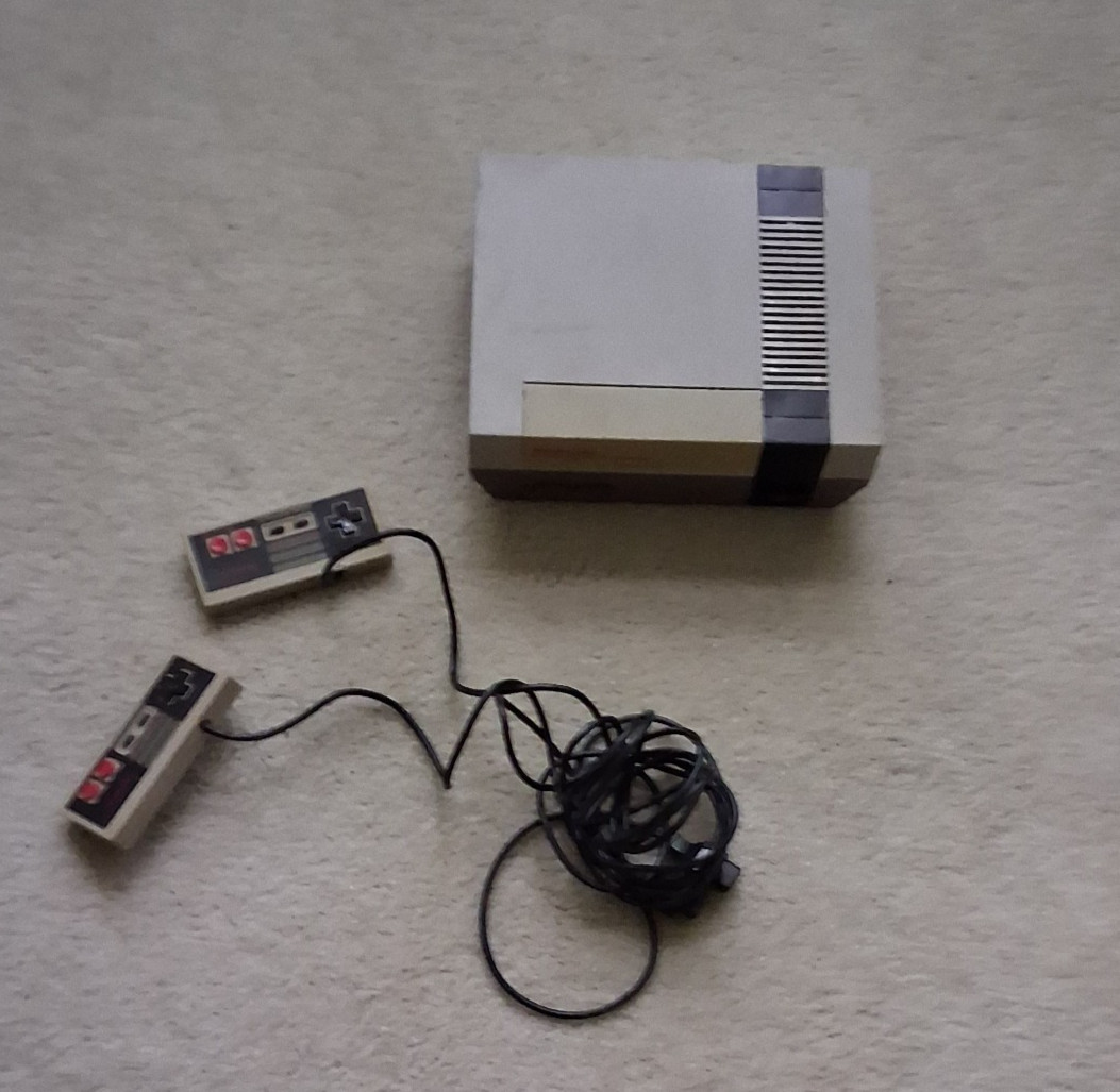 Original Nintendo NES Console Bundle (NES-001) Retro Gaming 2 Controllers Game