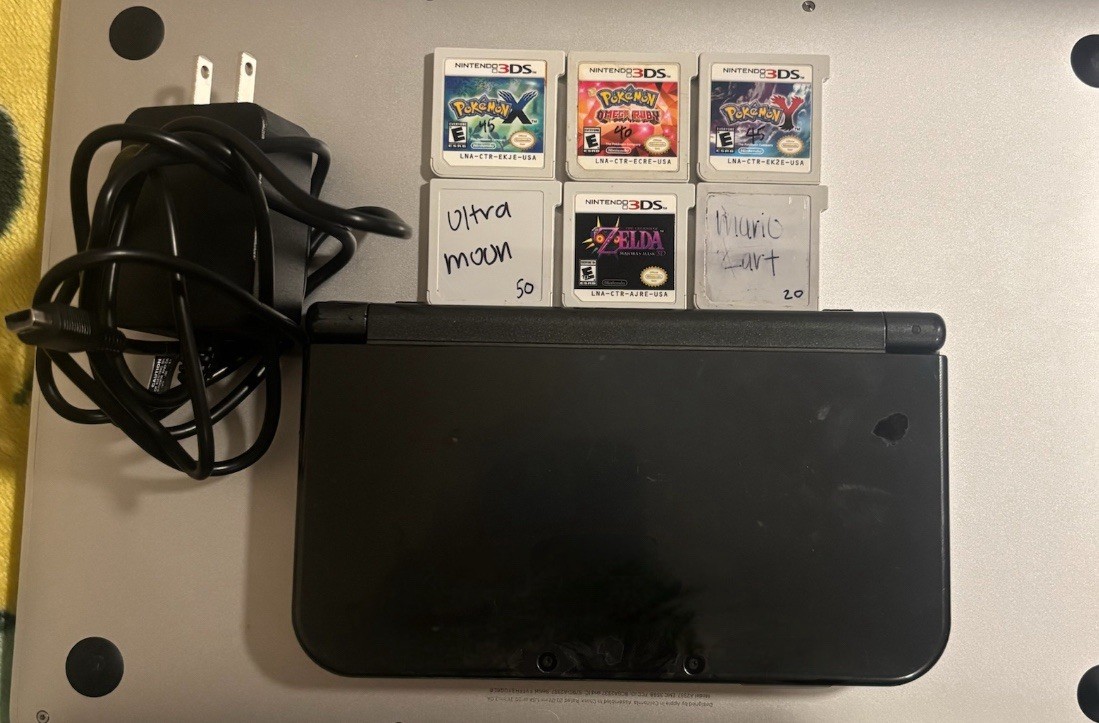 Nintendo 3DS XL Handheld System Blue/Black with Games and Charger Bundle Tested